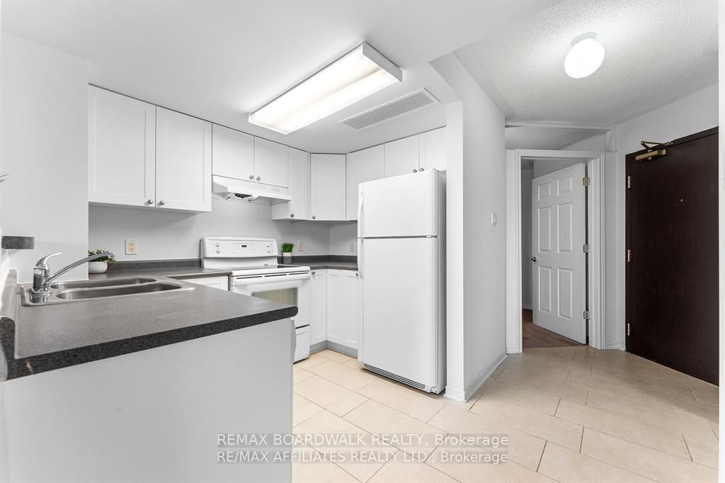 310 Central Park Drive 5s Property Photo 6