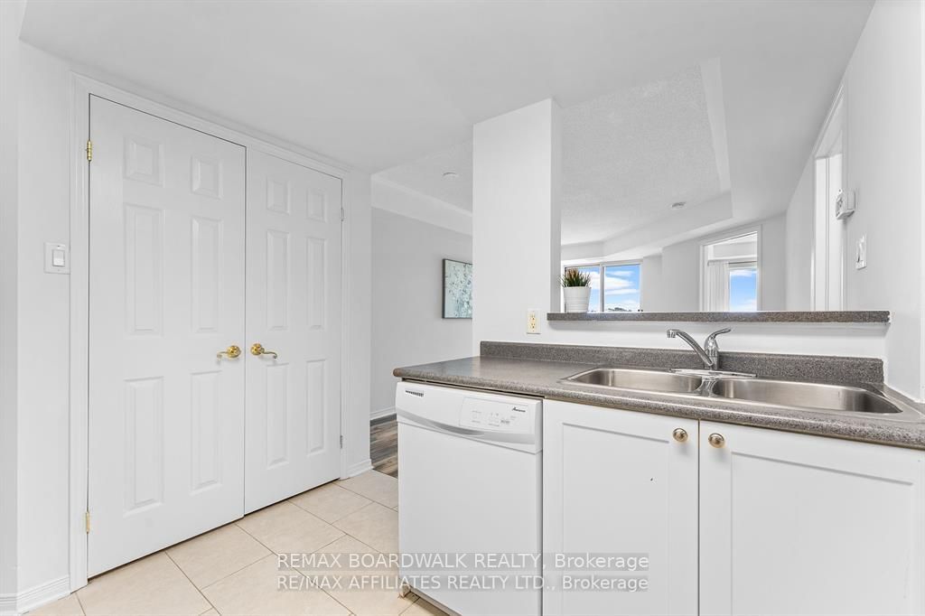 310 Central Park Drive 5s Property Photo 8