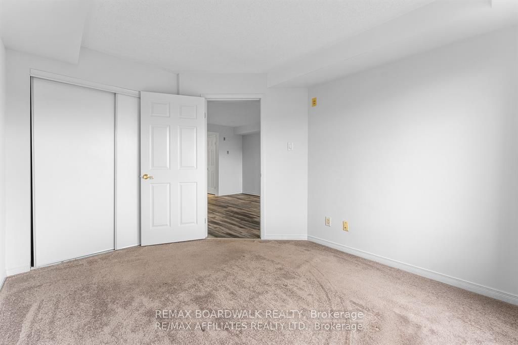 310 Central Park Drive 5s Property Photo 13