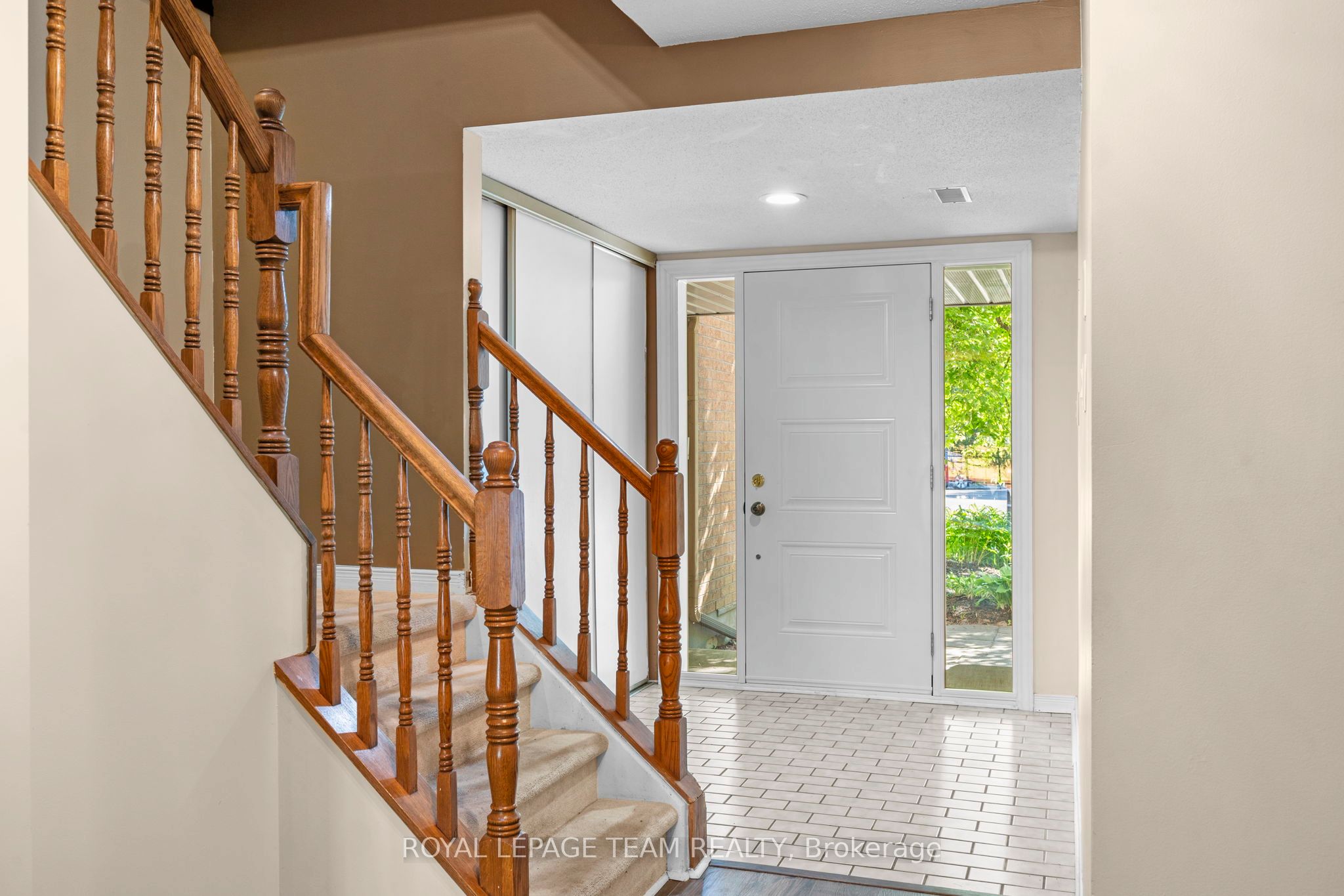 8 Mannington Court Property Photo 2