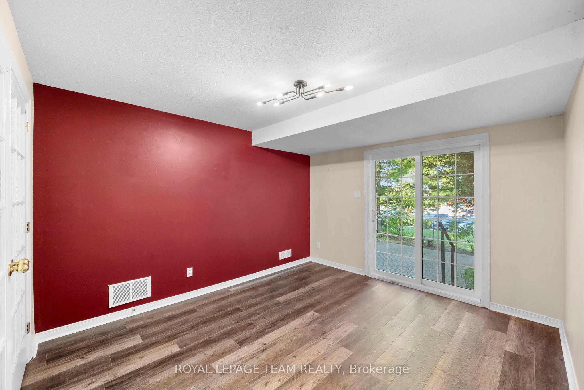 8 Mannington Court Property Photo 5
