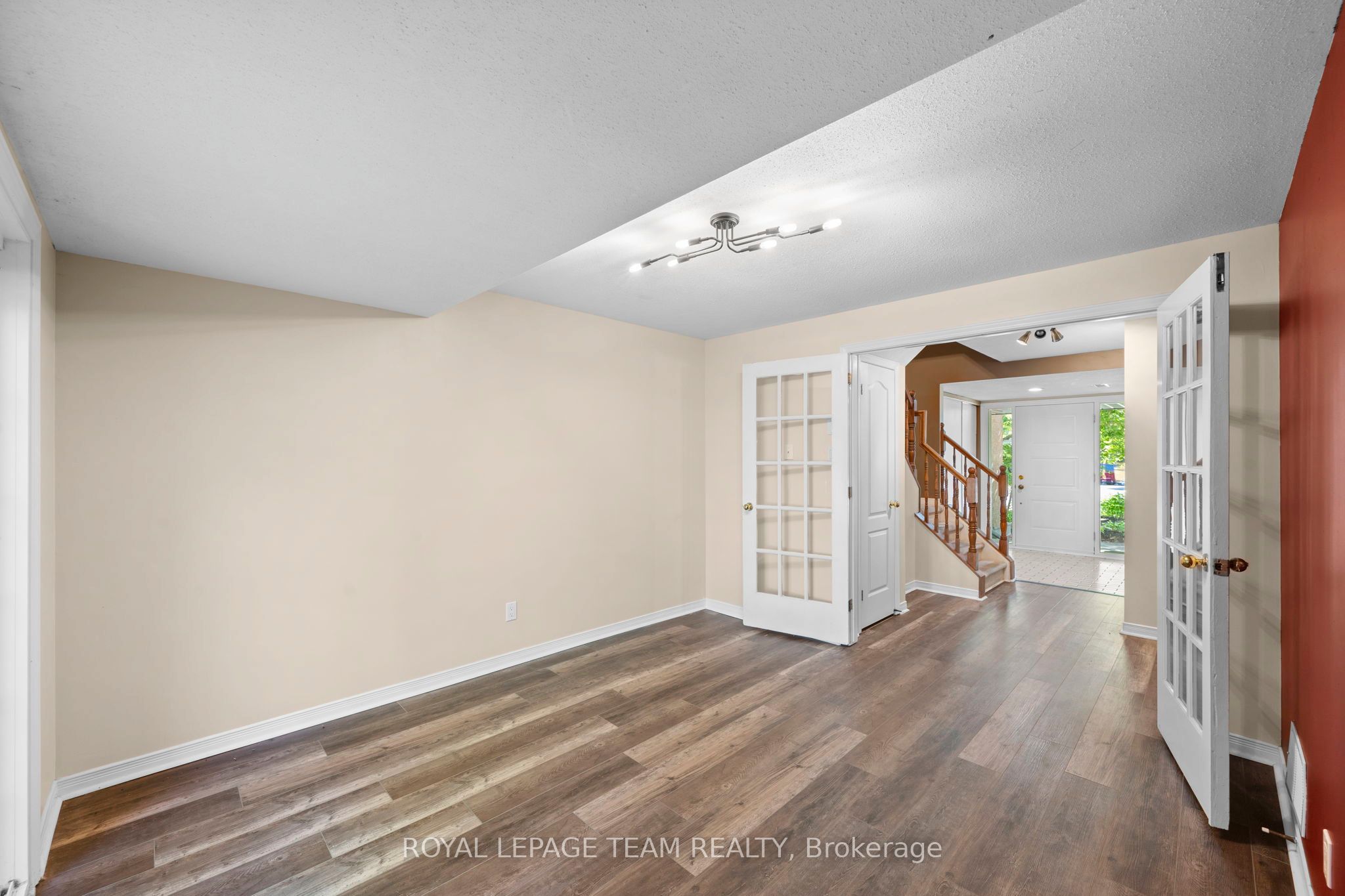 8 Mannington Court Property Photo 6