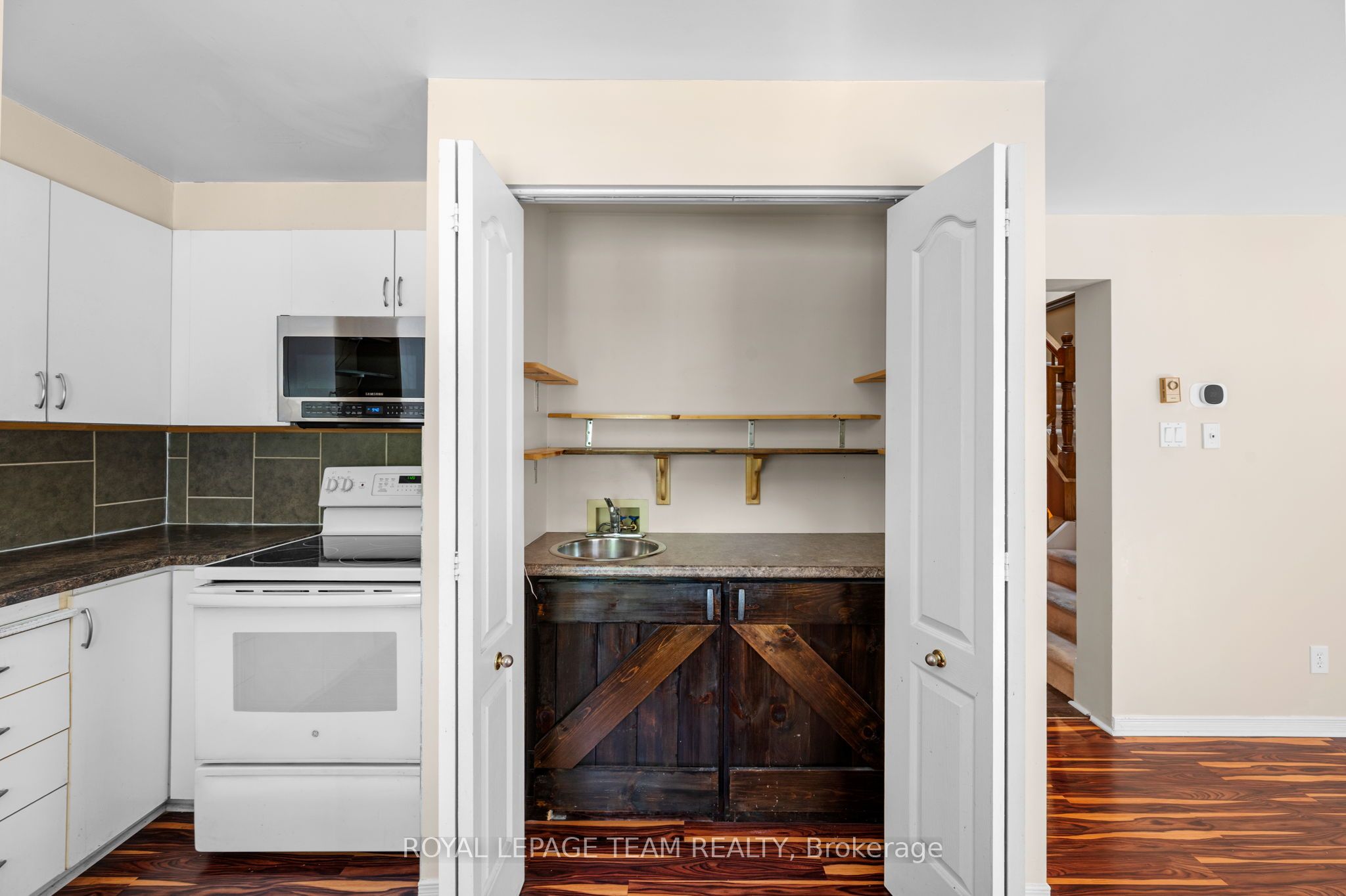 8 Mannington Court Property Photo 17