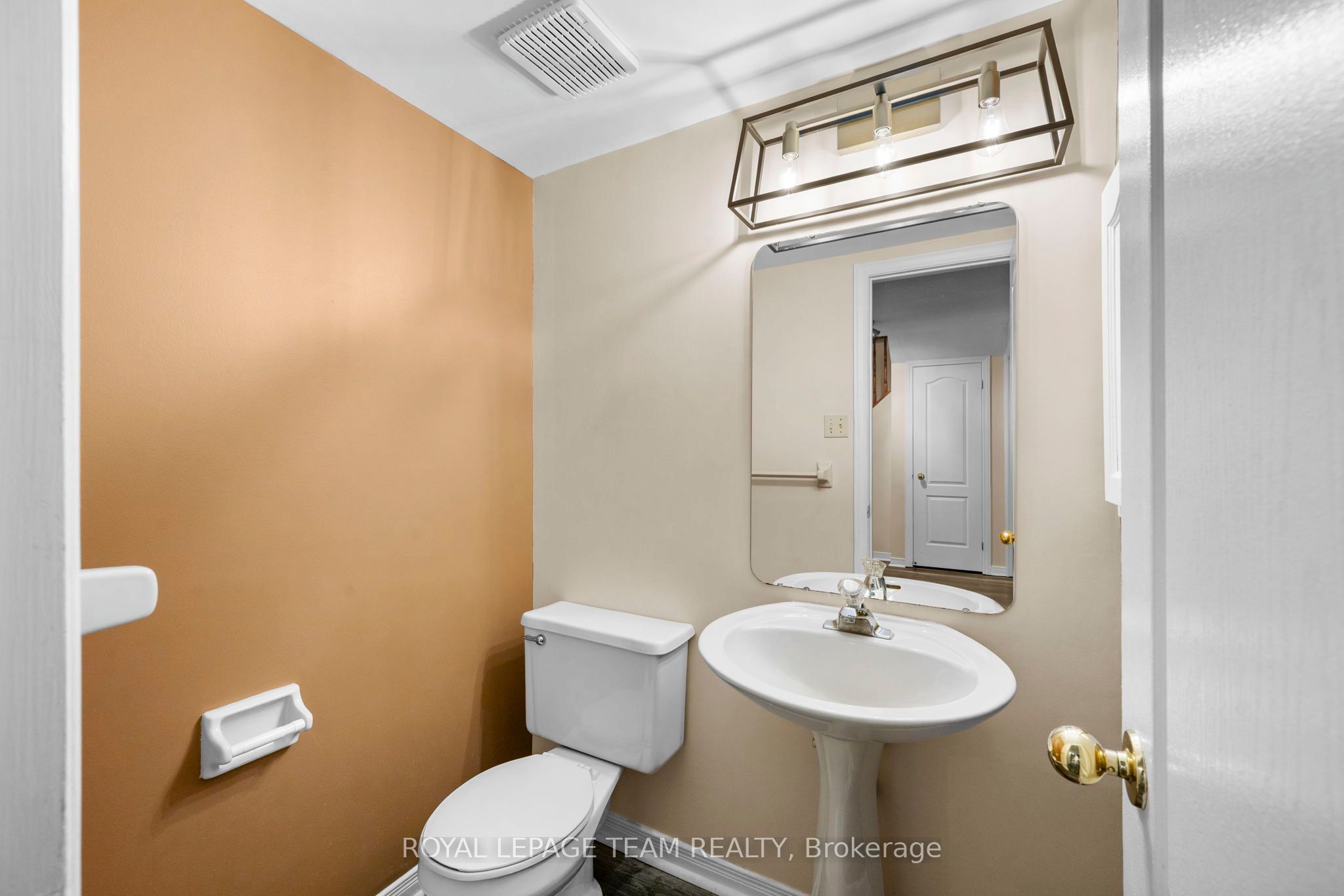 8 Mannington Court Property Photo 27