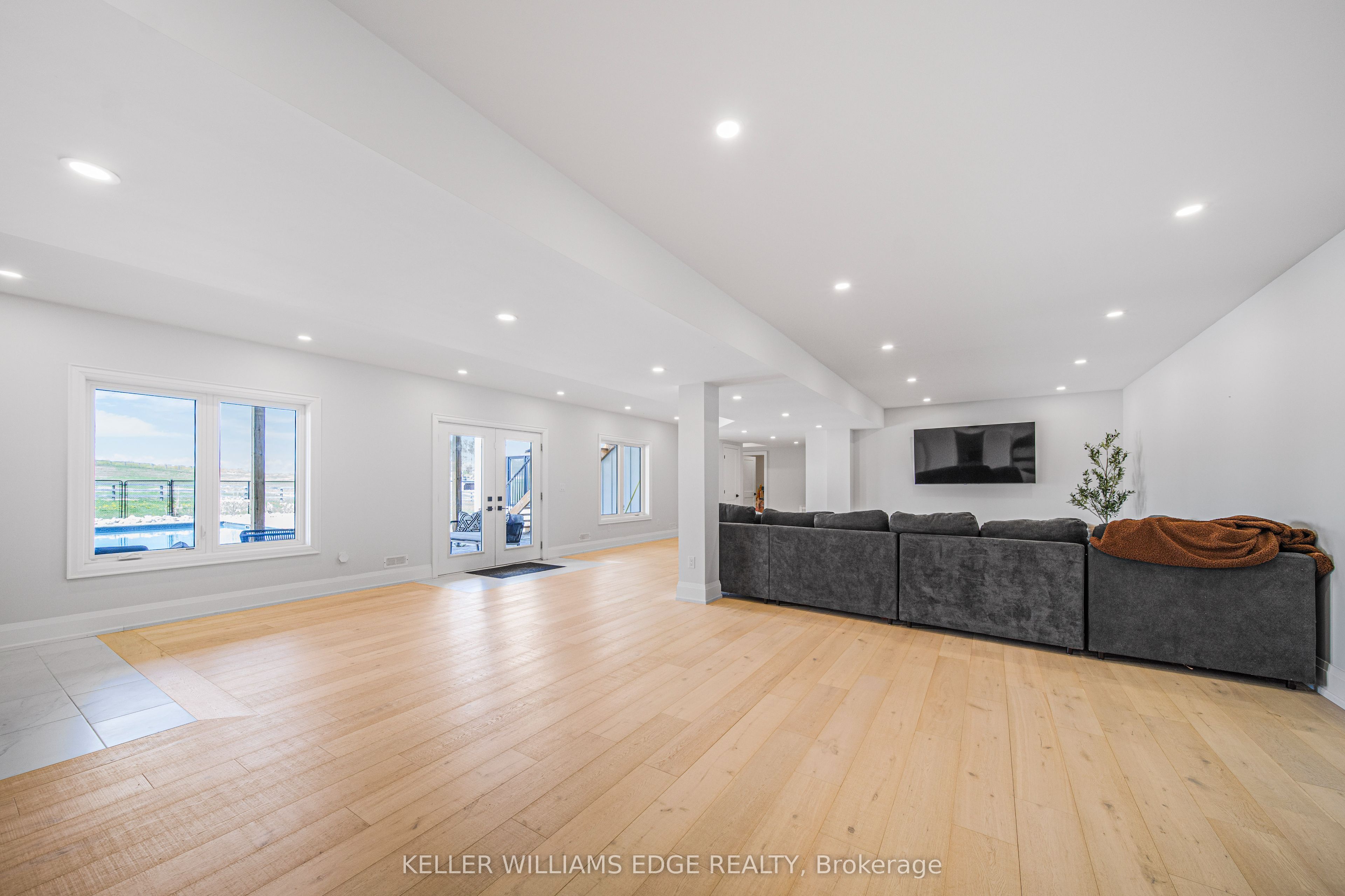 568211 9 Side Road Property Photo 36