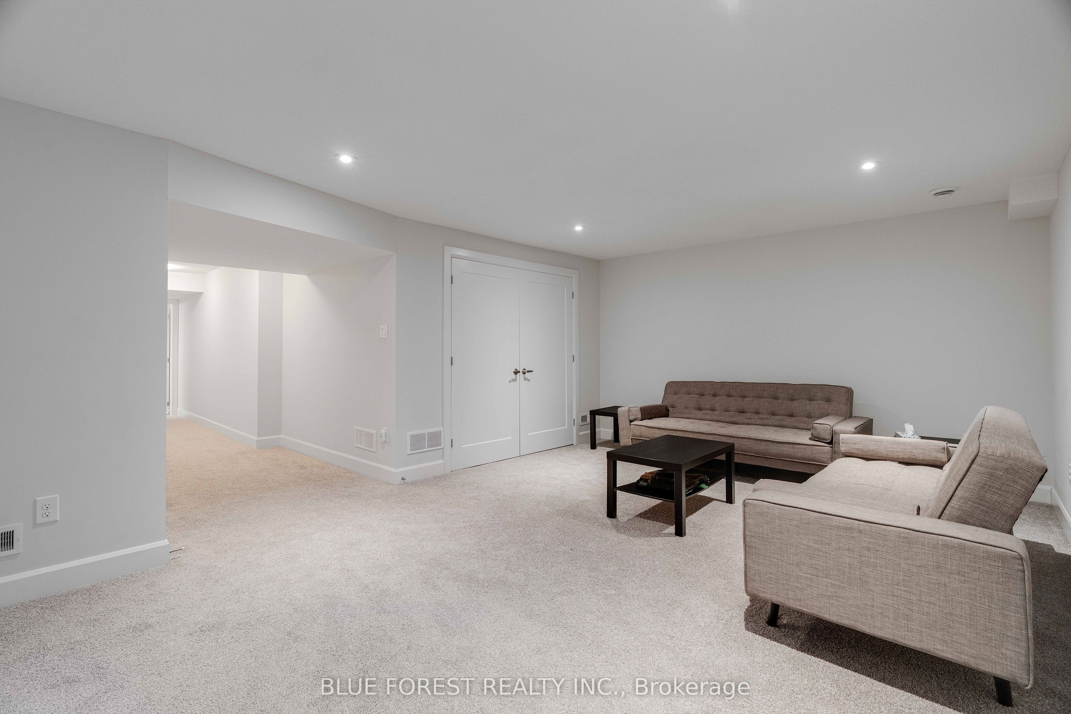 499 Sophia Crescent Property Photo 23
