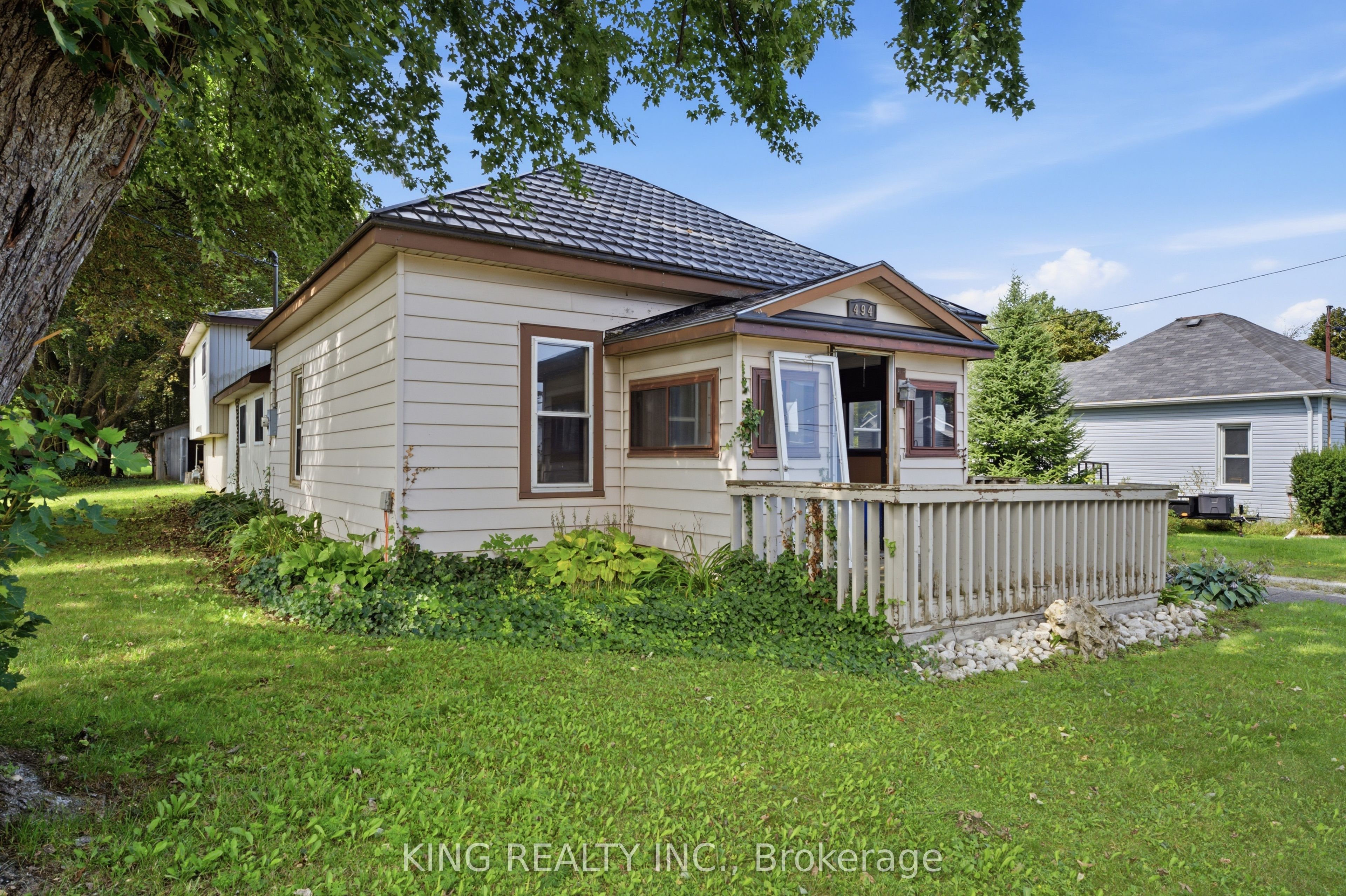 494 Isaac Street Property Photo 3