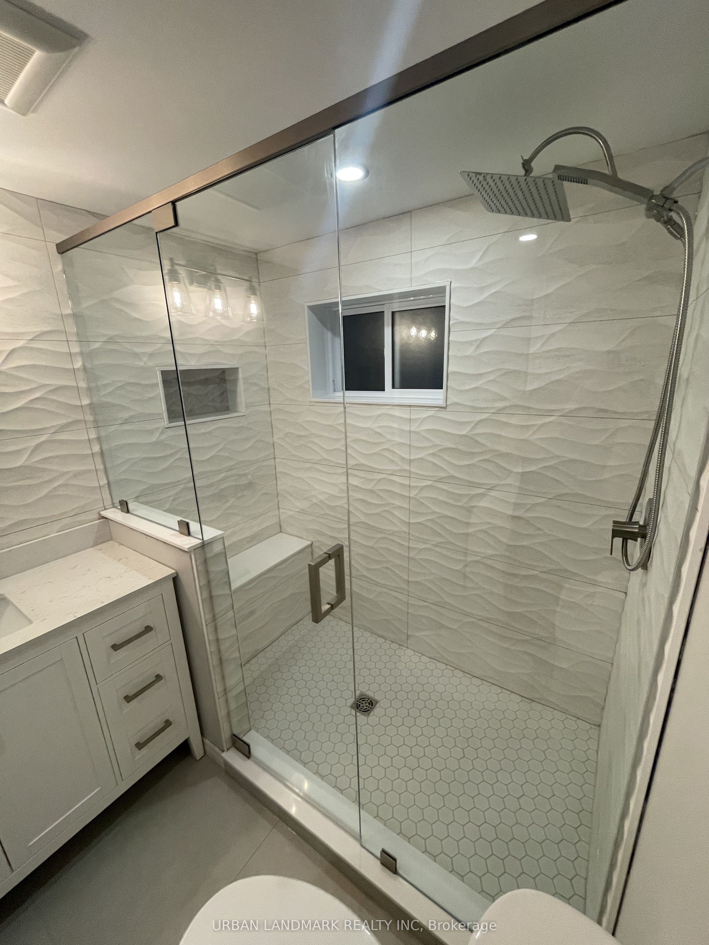 106 Elgin Street Unit B Property Photo 3