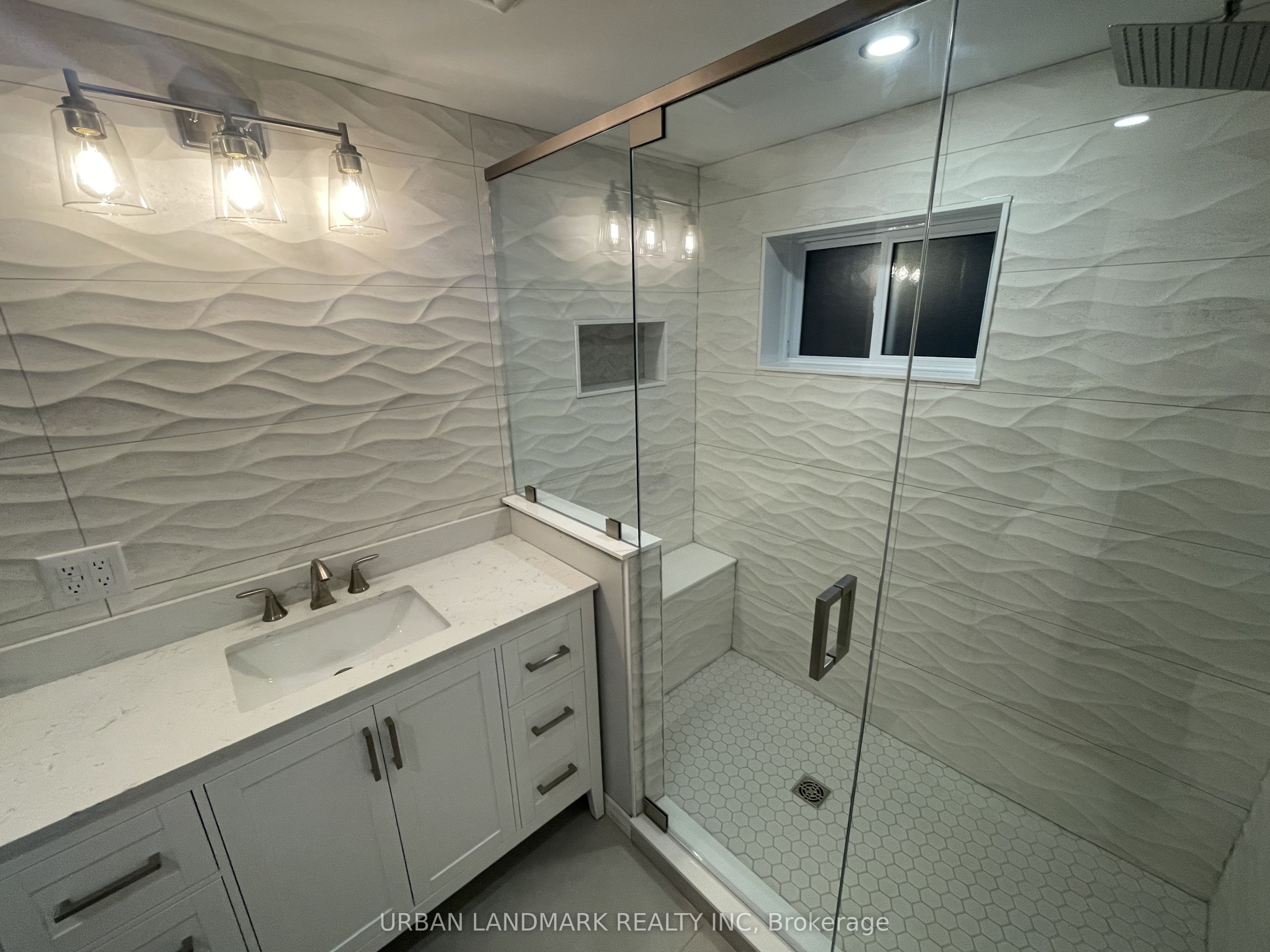 106 Elgin Street Unit B Property Photo 4