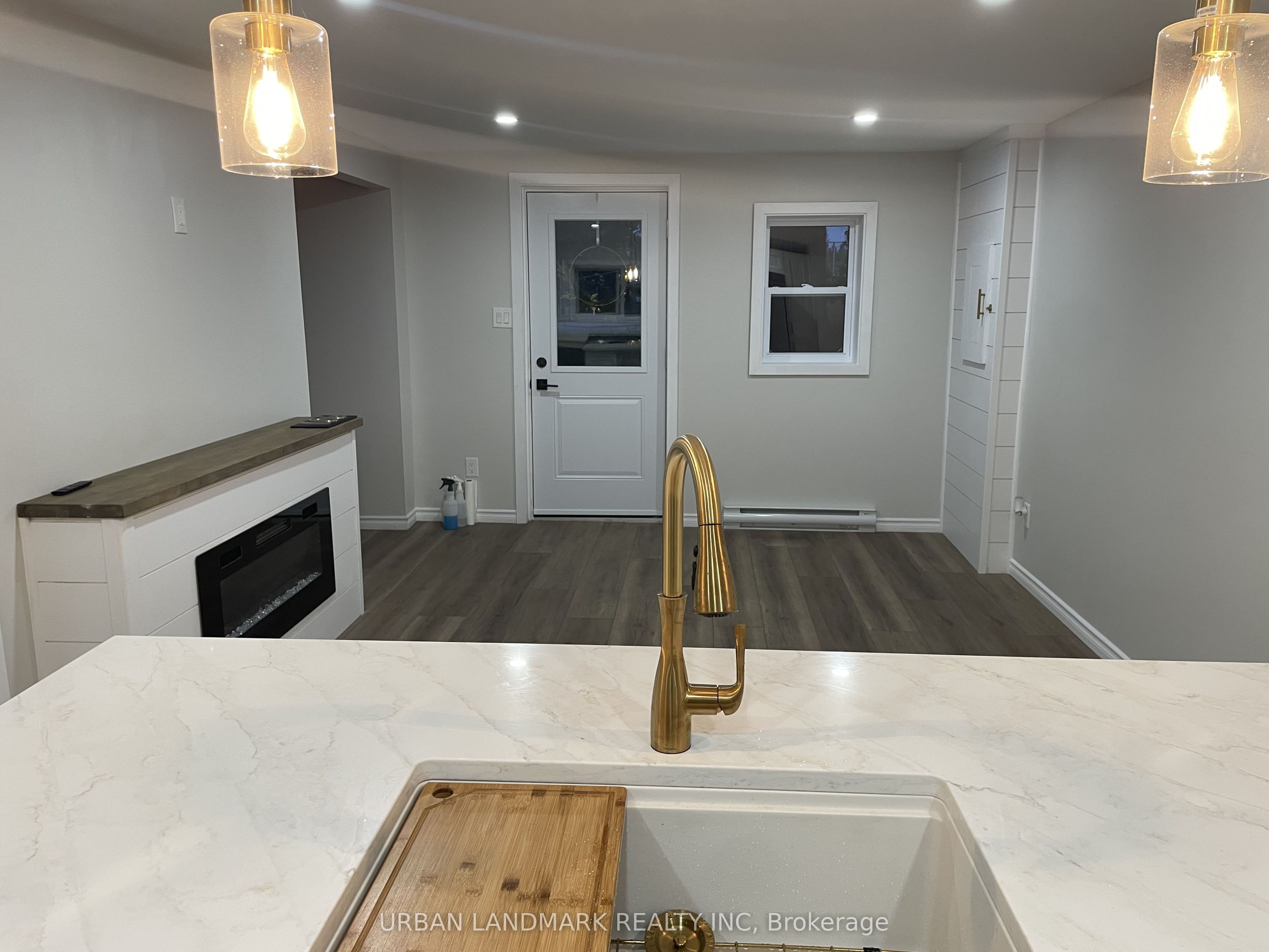 106 Elgin Street Unit B Property Photo 8