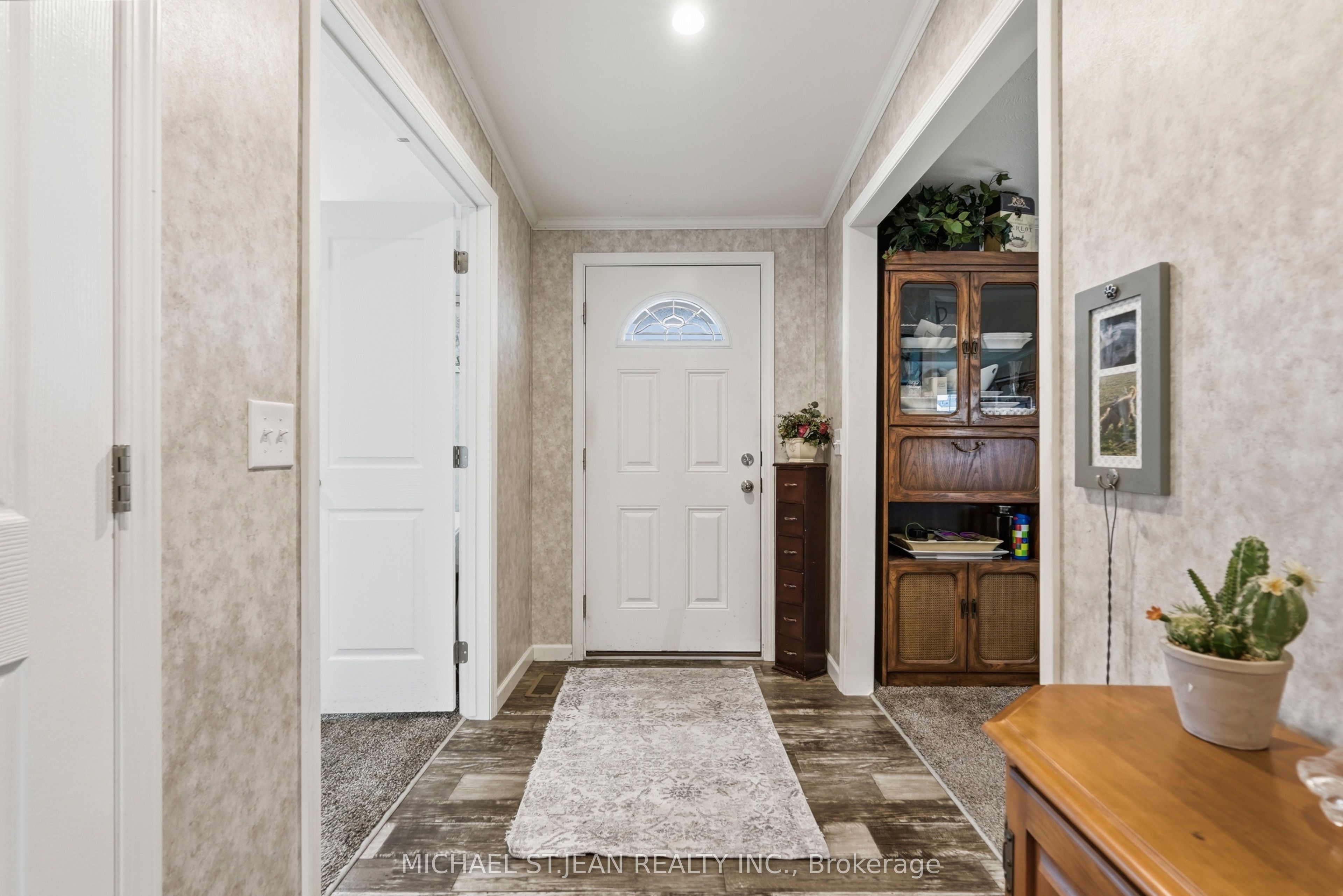 27 Hickory Hollow Property Photo 5