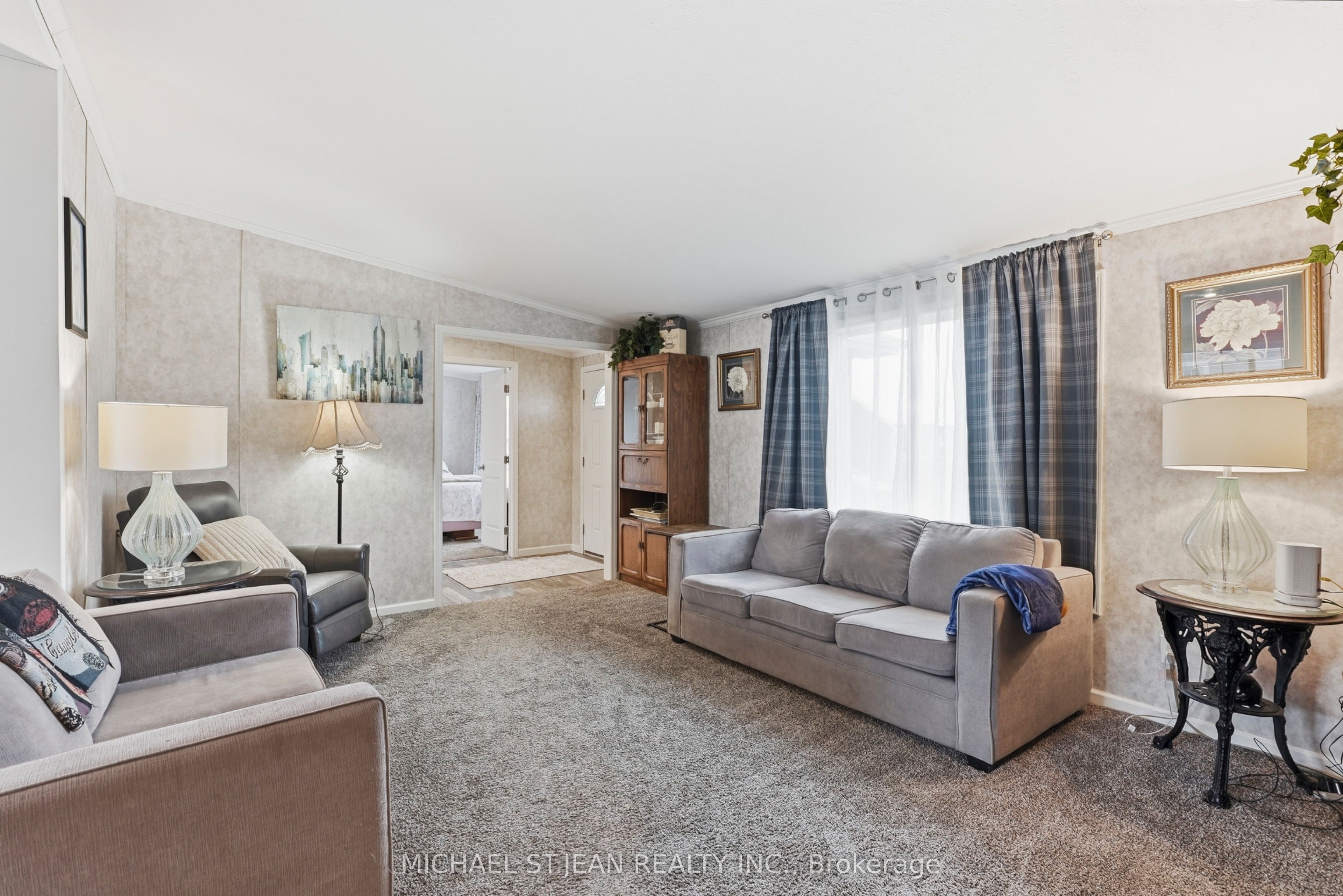 27 Hickory Hollow Property Photo 8