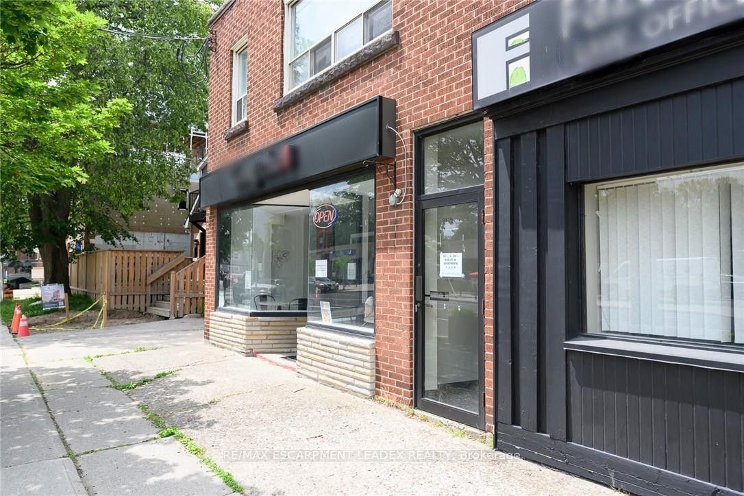 944 King Street Property Photo 2