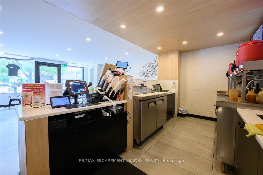 944 King Street Property Photo 13