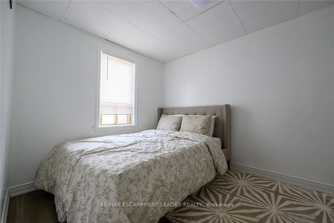 944 King Street Property Photo 24