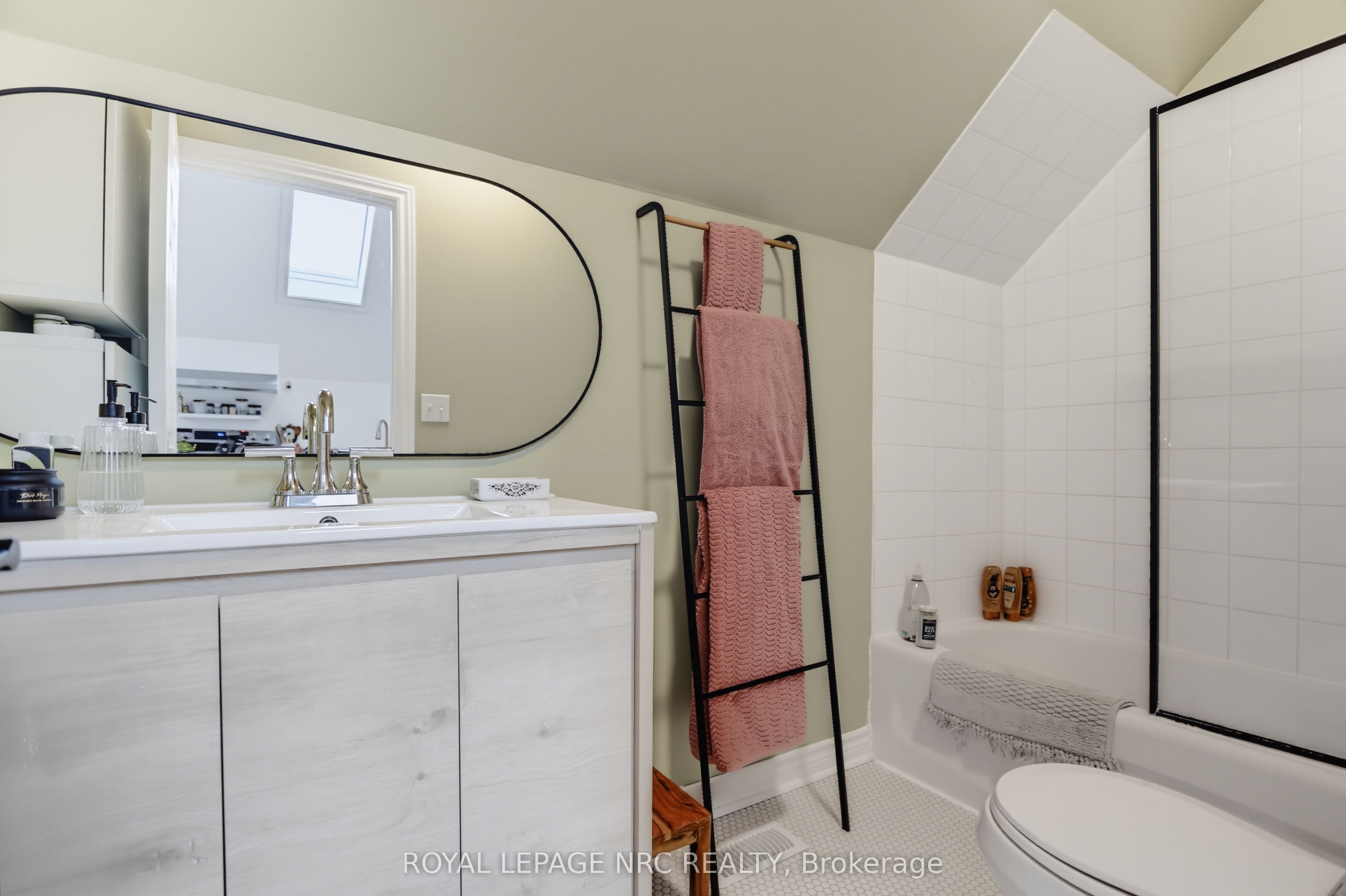 52 Queens Circle 2 Property Photo 10