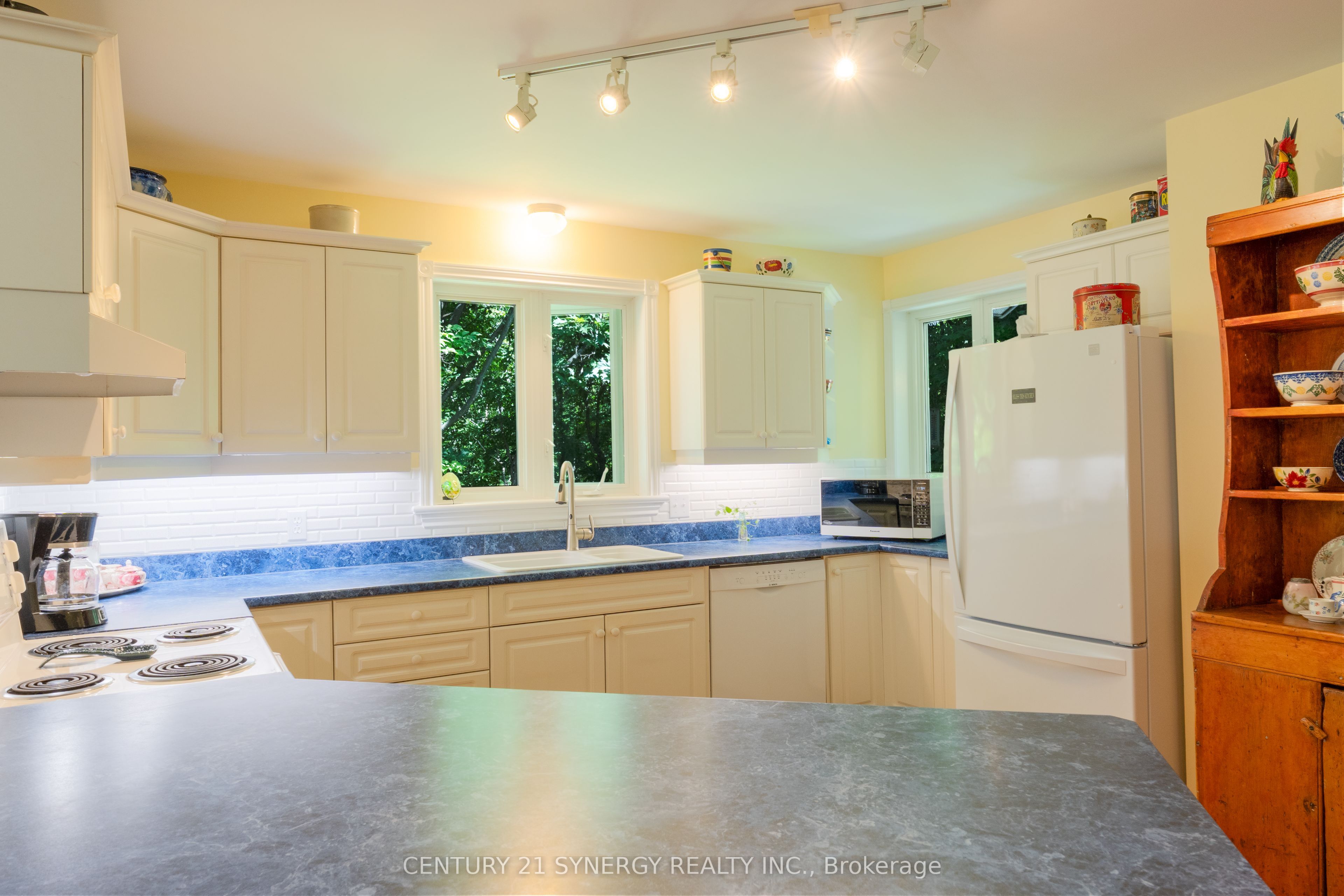 504 Kenyon Road Property Photo 6