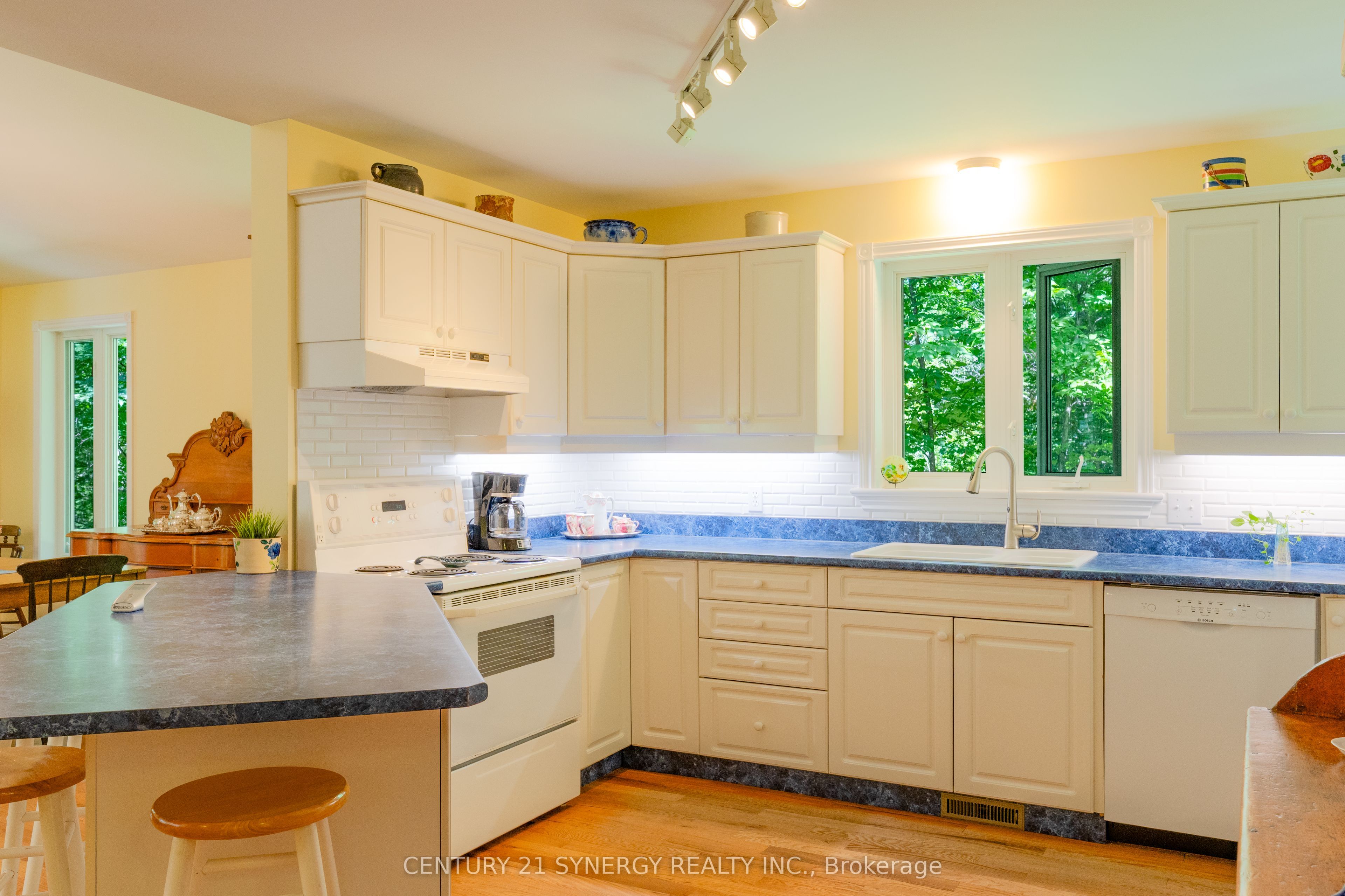 504 Kenyon Road Property Photo 8