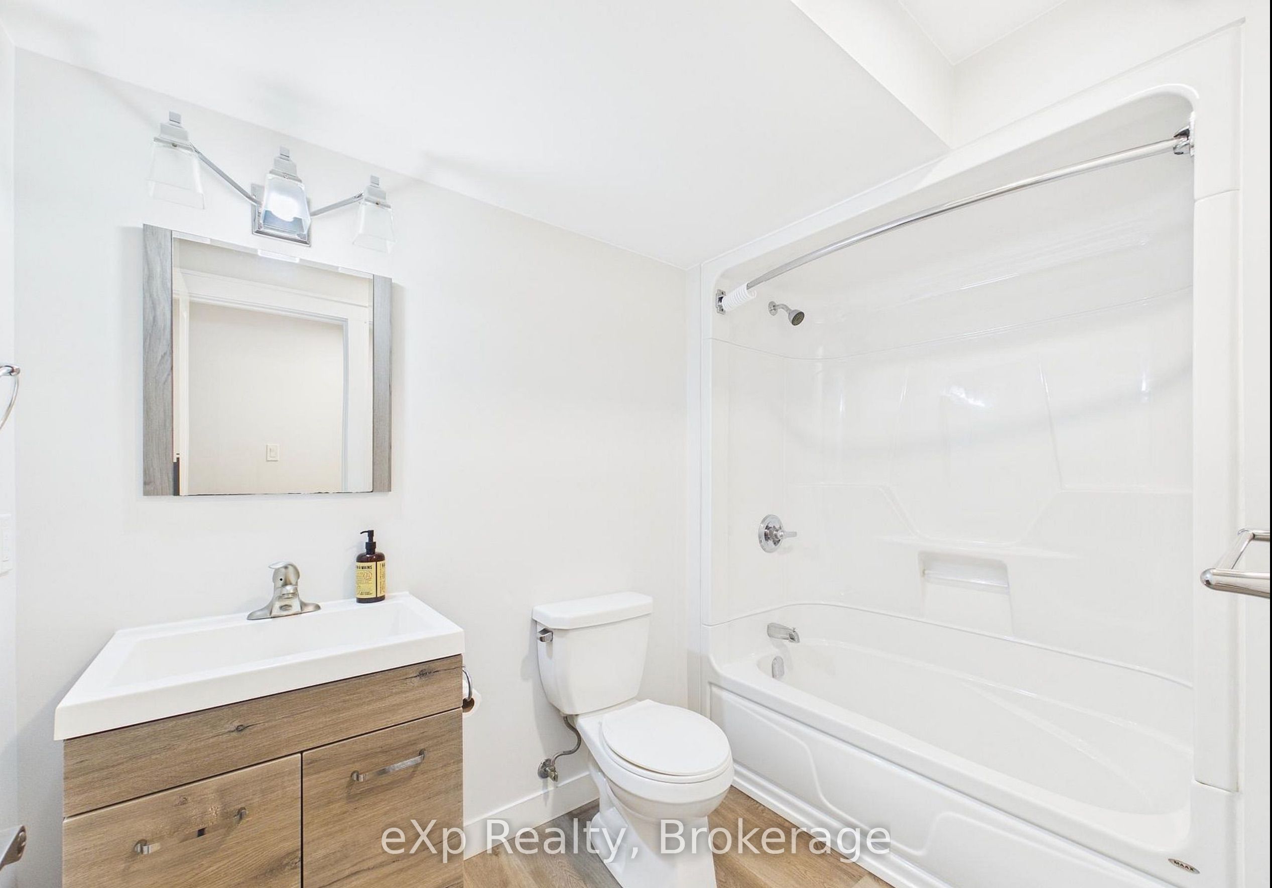 966 Charles Street B Lower Property Photo 7