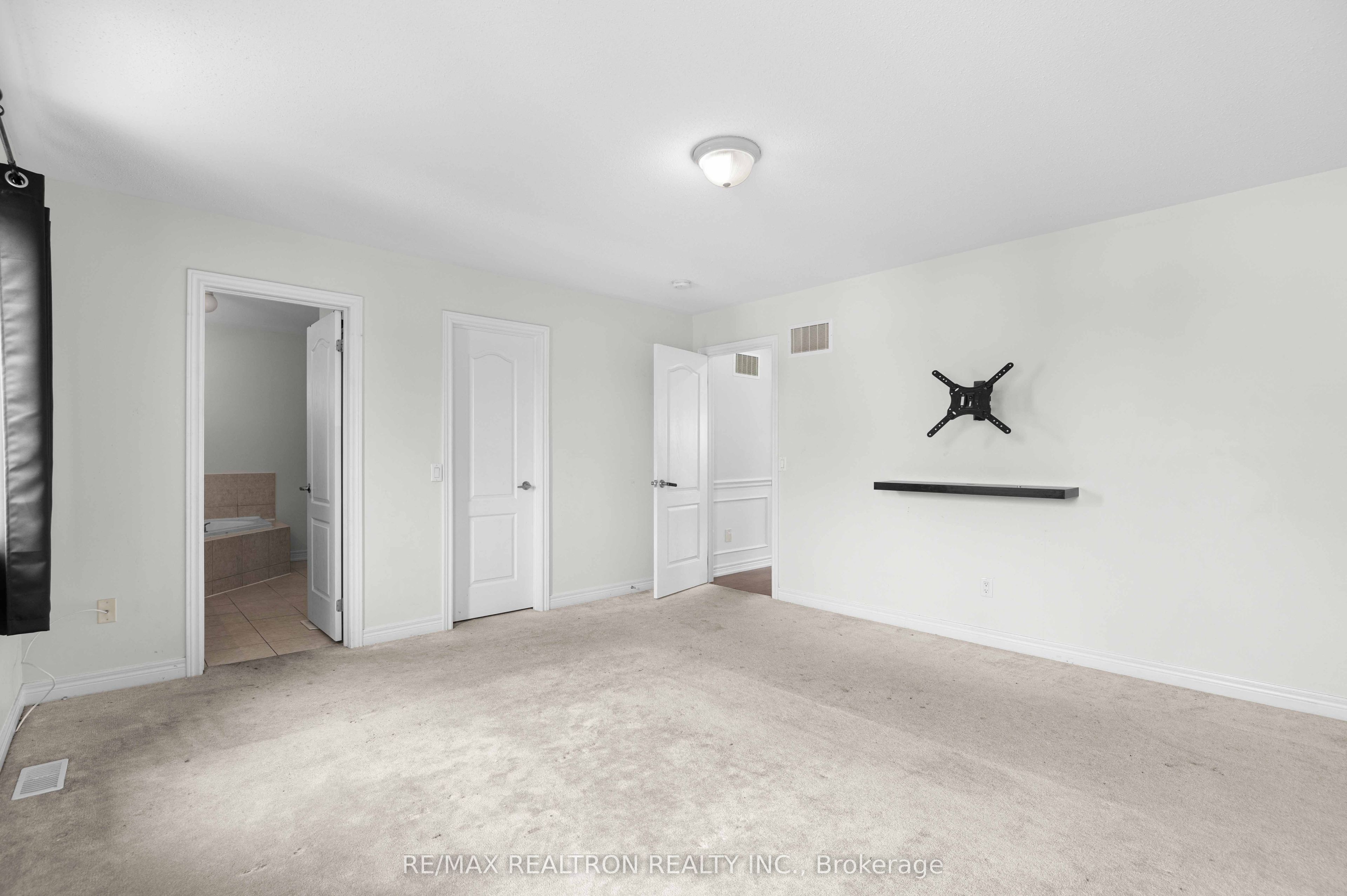 525 Brett Street Property Photo 23