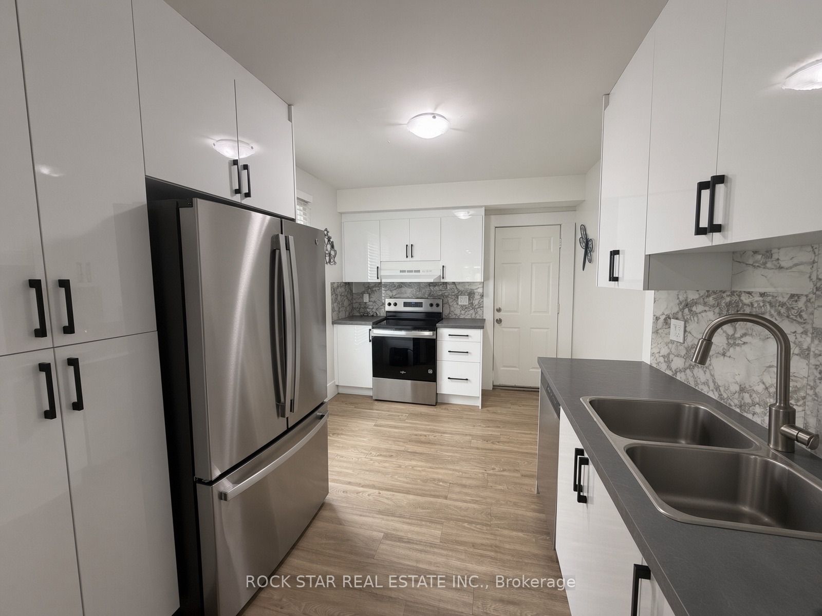 1211 Lincoln Road Property Photo 8