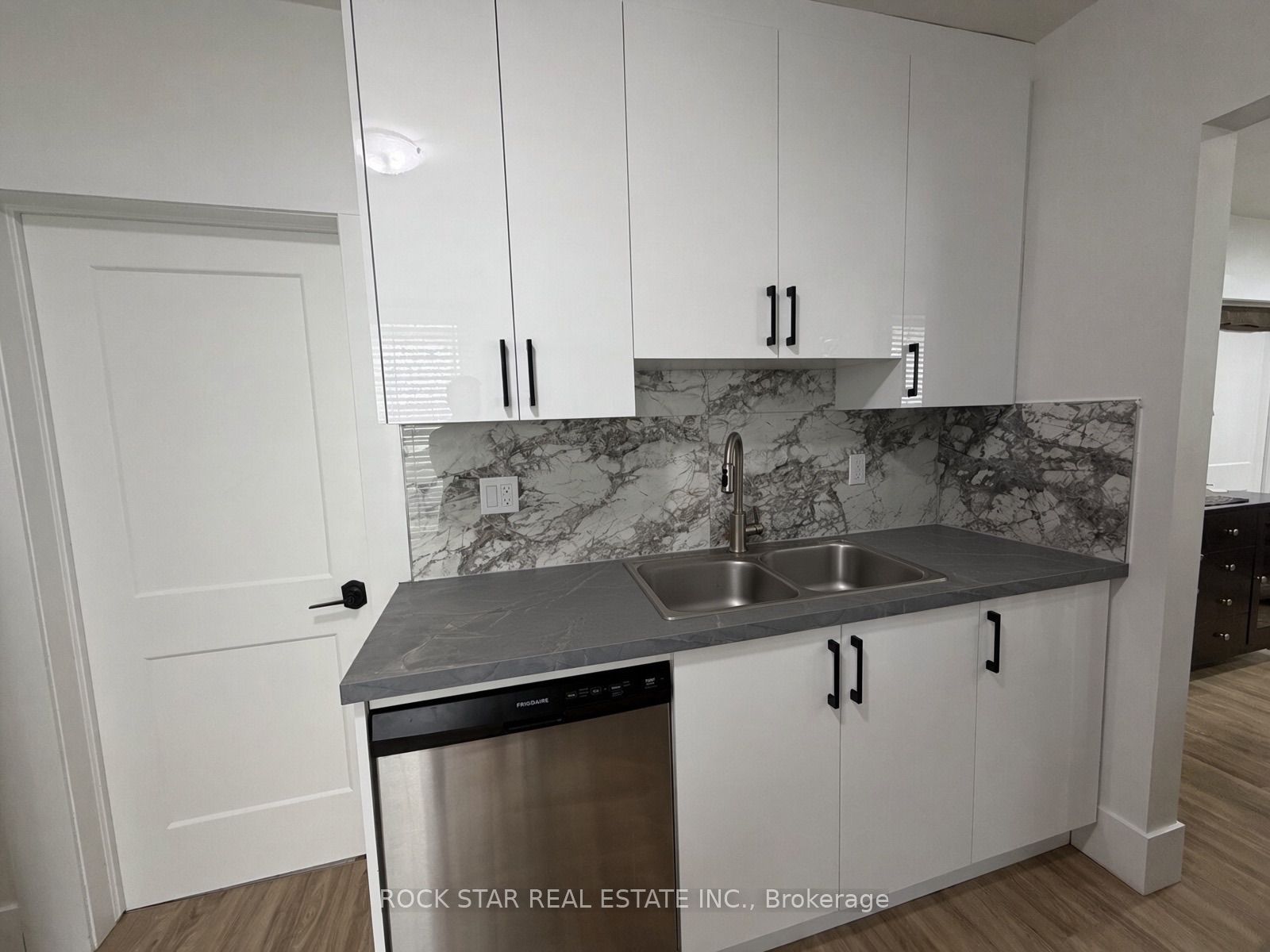 1211 Lincoln Road Property Photo 9