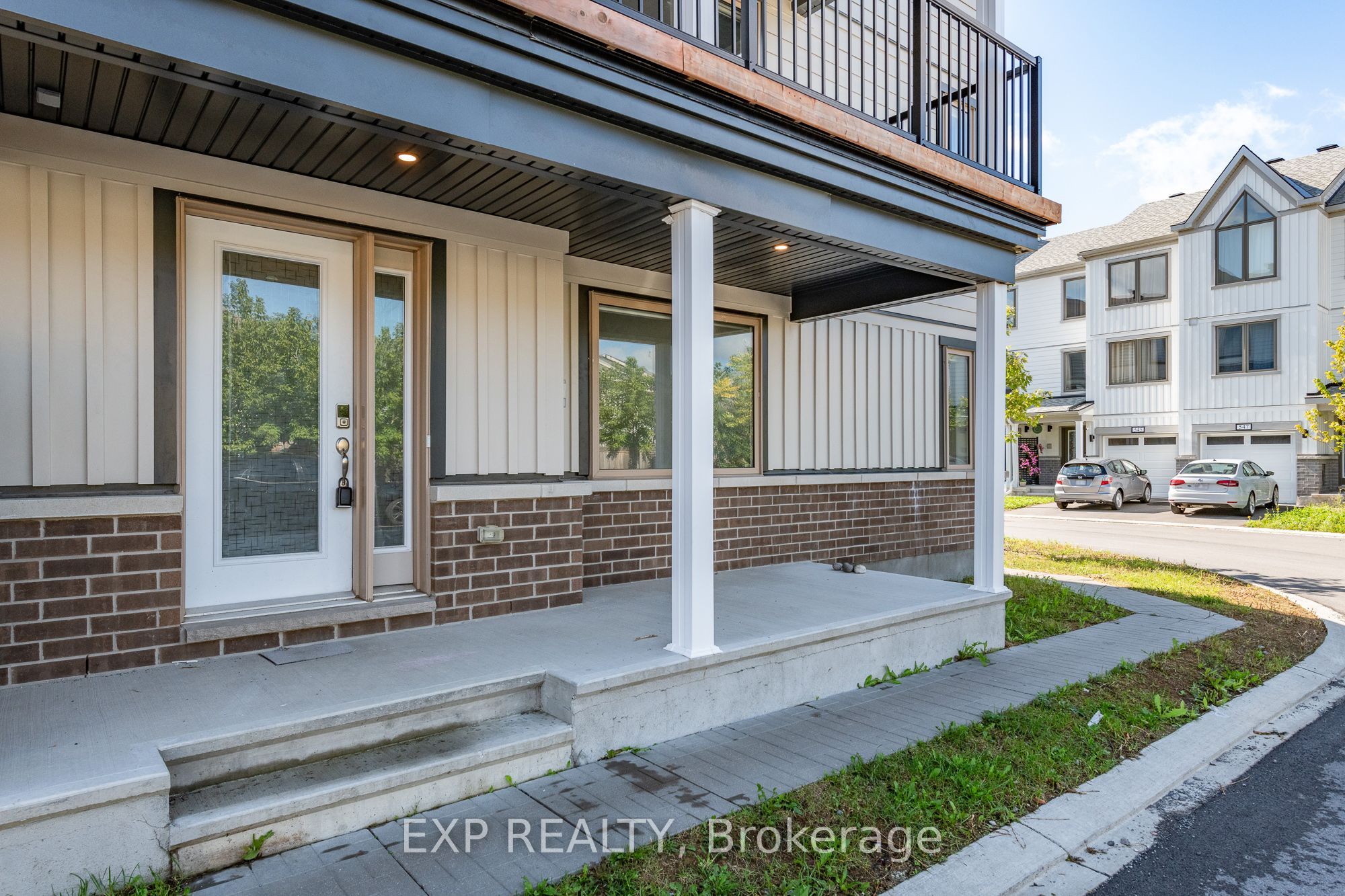 546 Woven Private Property Photo 3