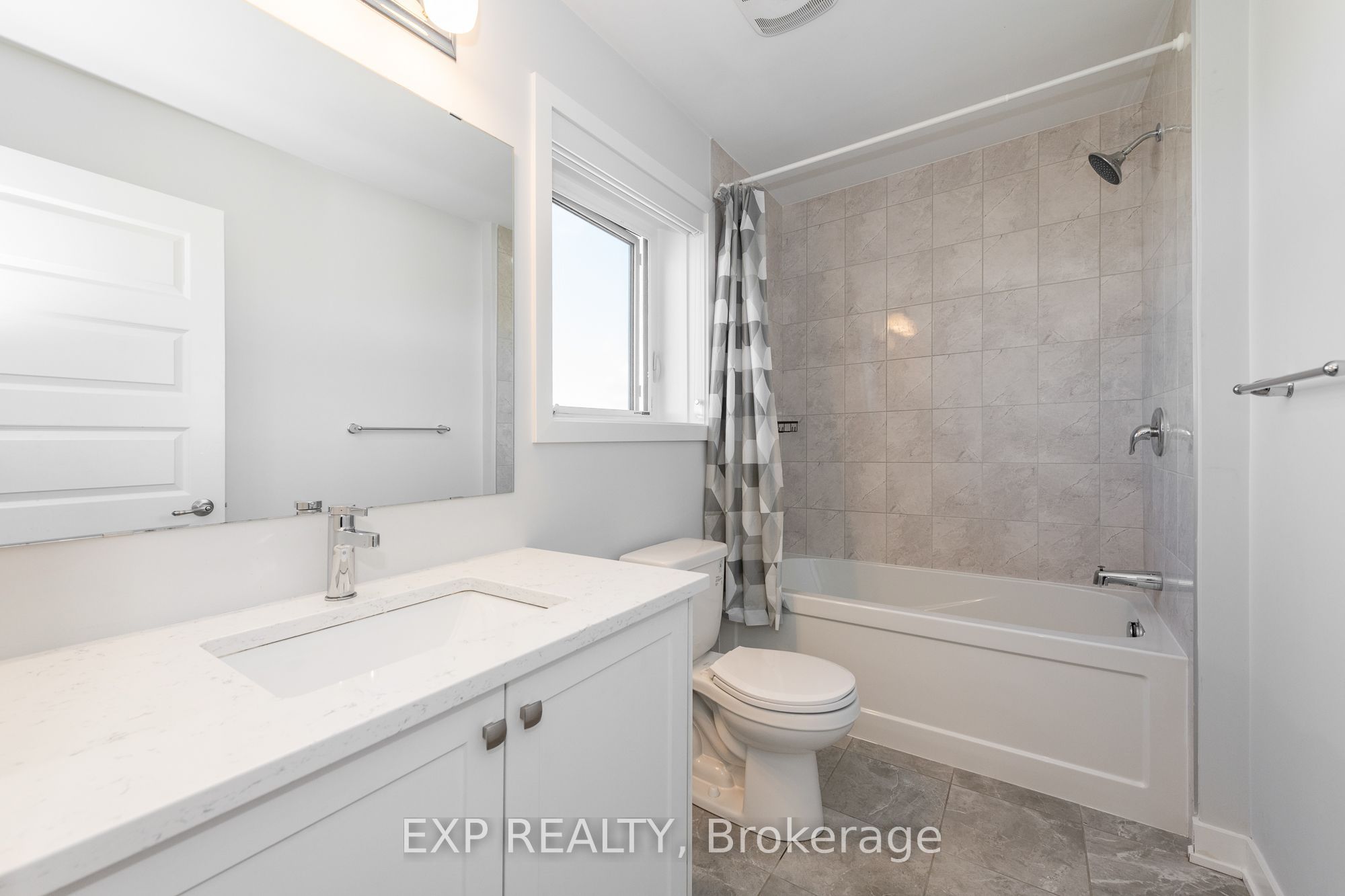 546 Woven Private Property Photo 18