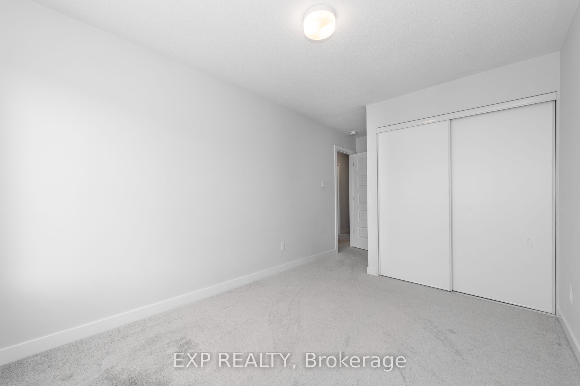 546 Woven Private Property Photo 20