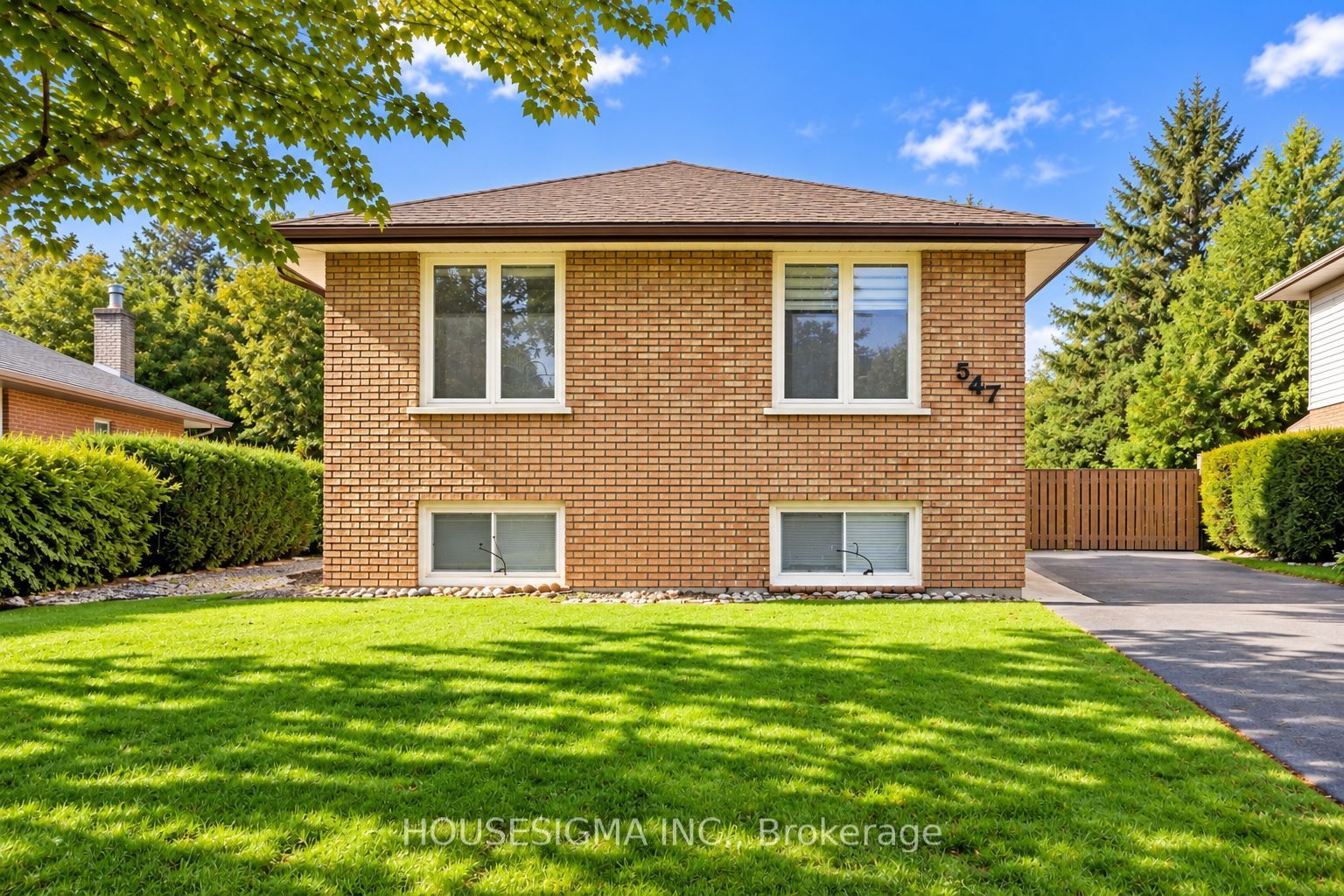 547 Barnes Crescent Property Photo 1
