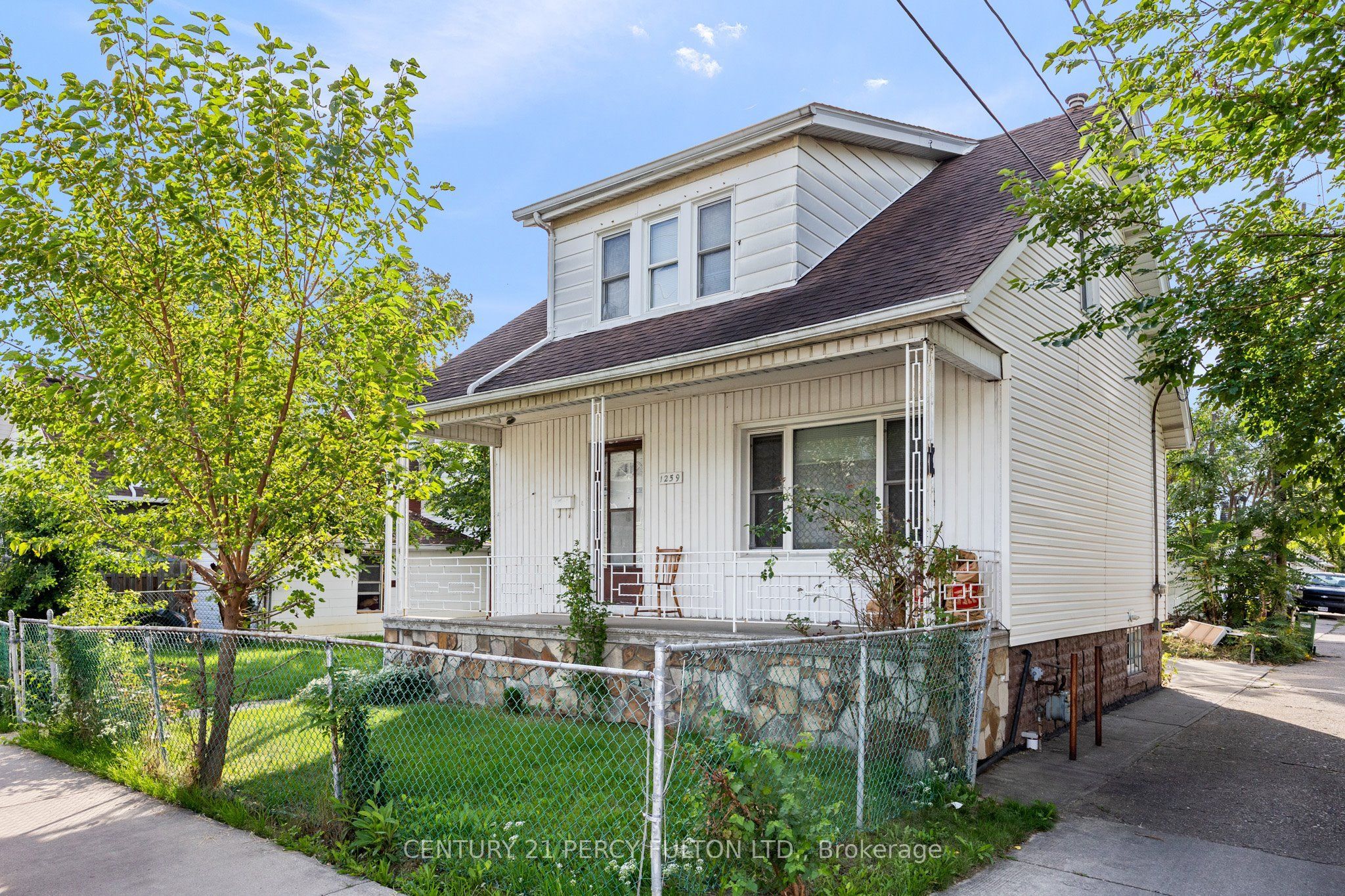 1259 Cataraqui Street Property Photo 2
