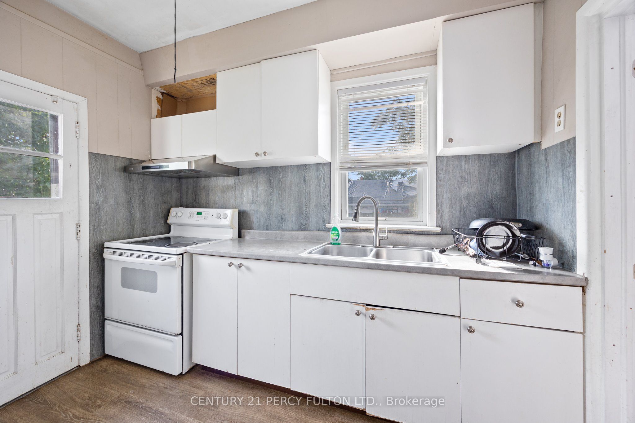1259 Cataraqui Street Property Photo 7