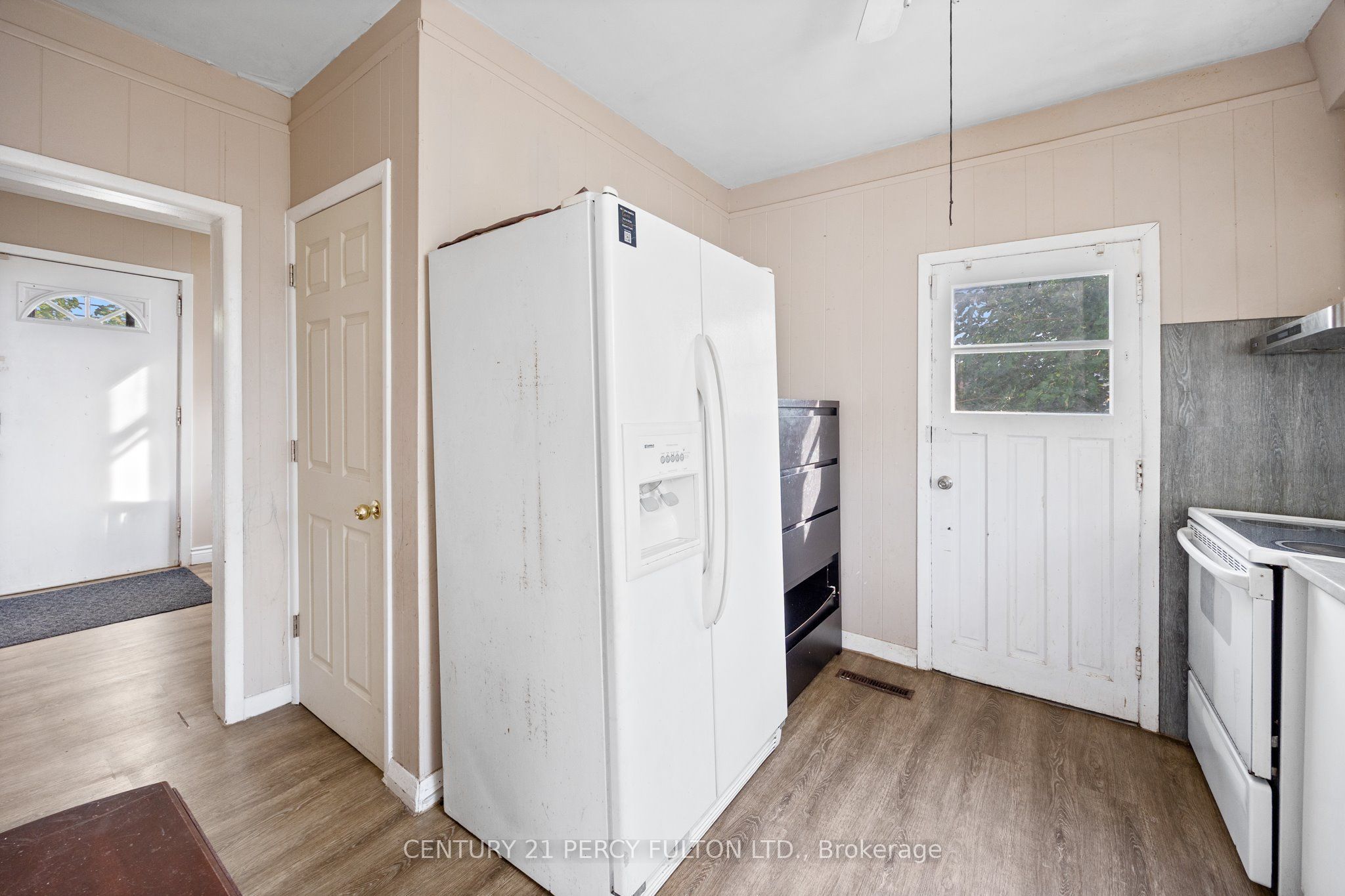 1259 Cataraqui Street Property Photo 8