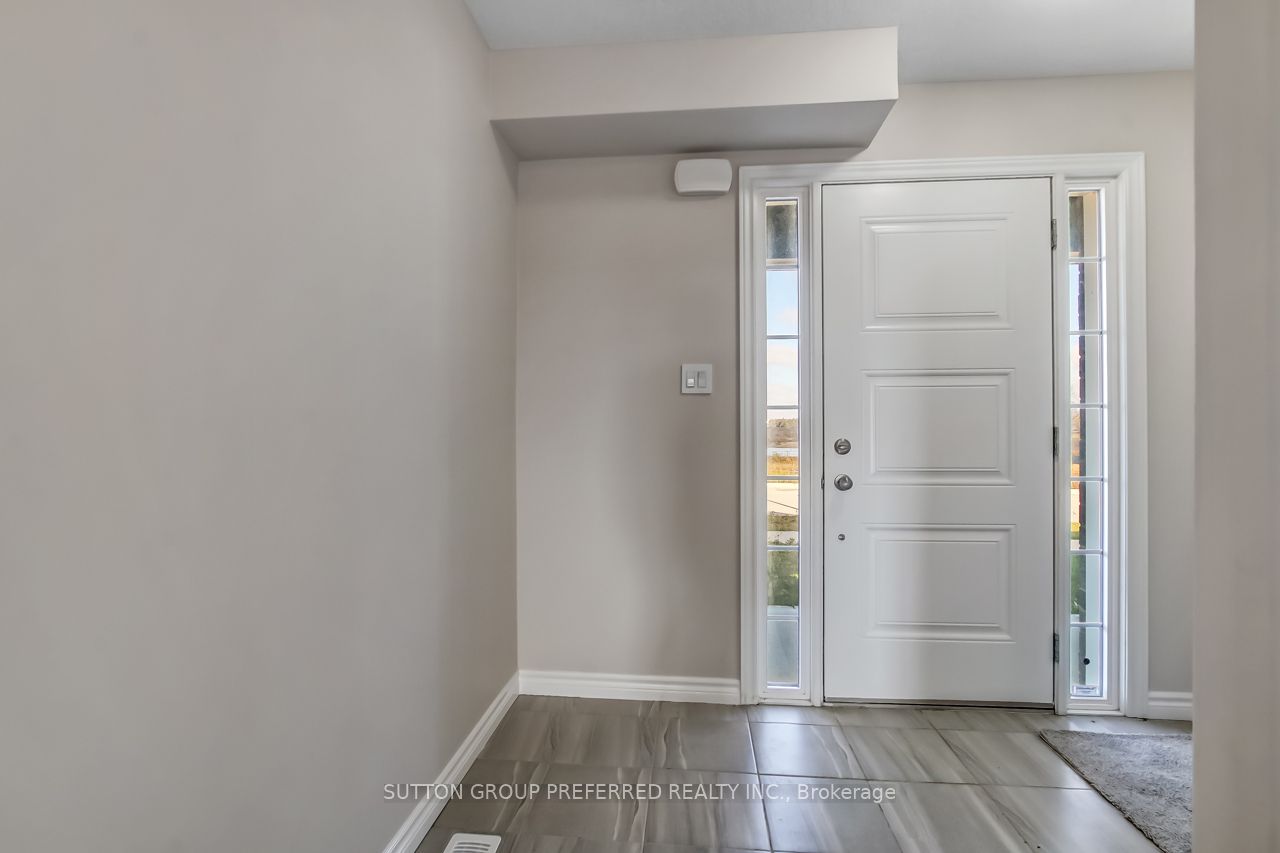 371 Kennington Way Property Photo 2