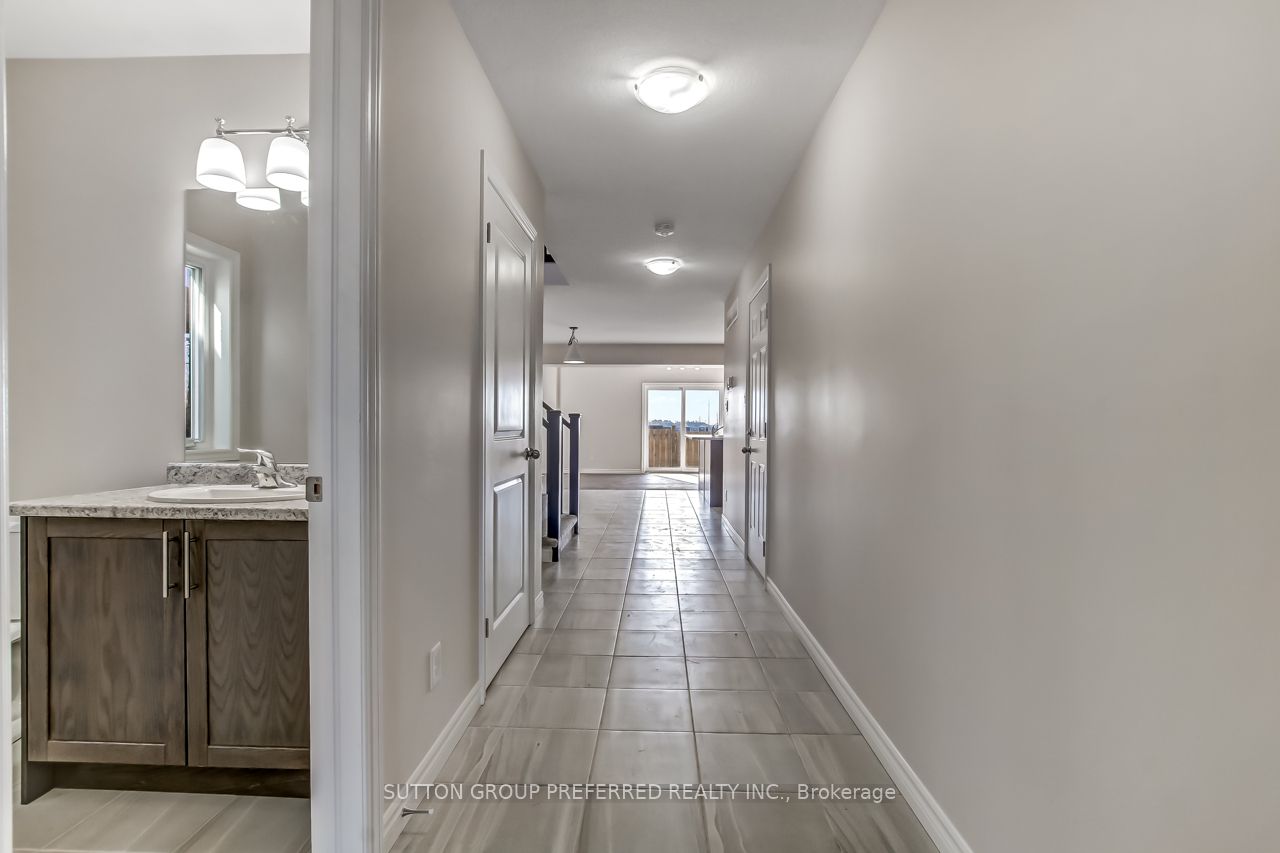 371 Kennington Way Property Photo 3