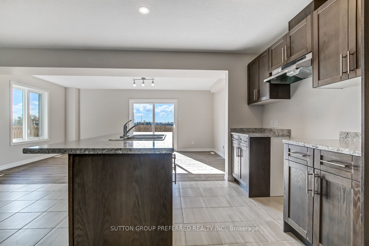 371 Kennington Way Property Photo 13