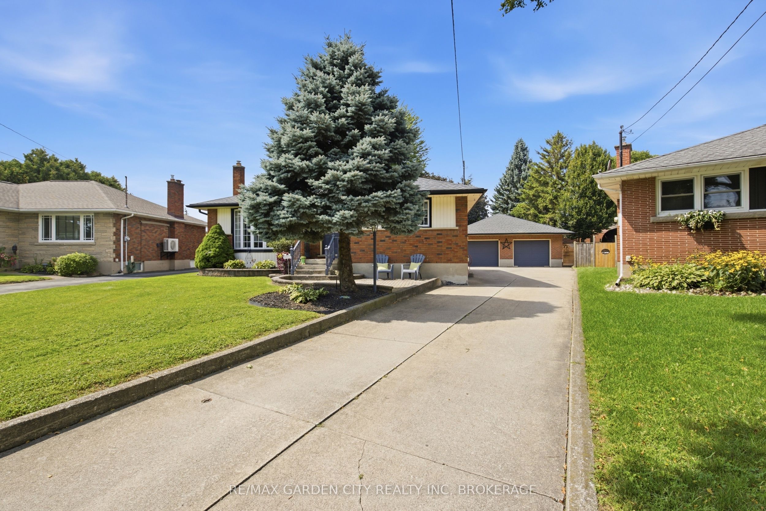 4993 Rendall Crescent Property Photo 4