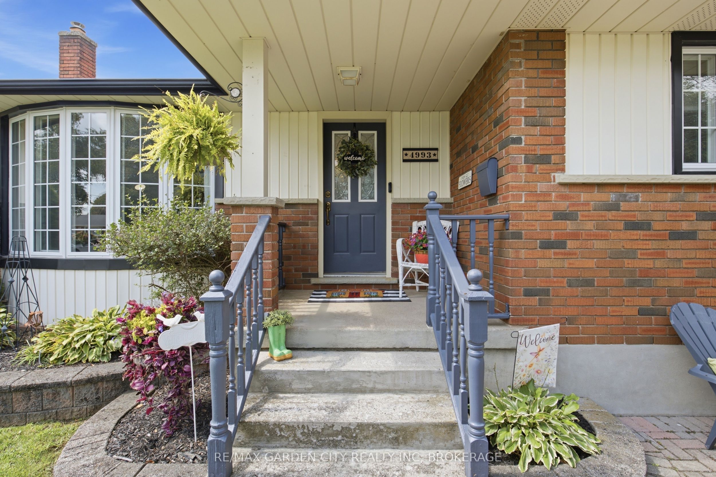 4993 Rendall Crescent Property Photo 6