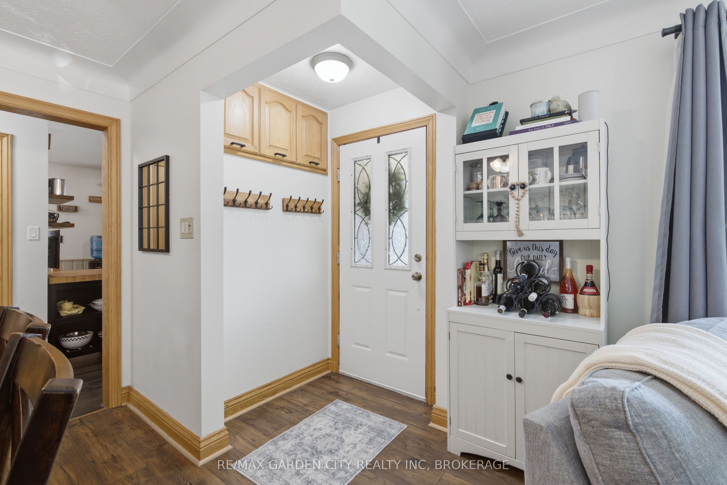 4993 Rendall Crescent Property Photo 7