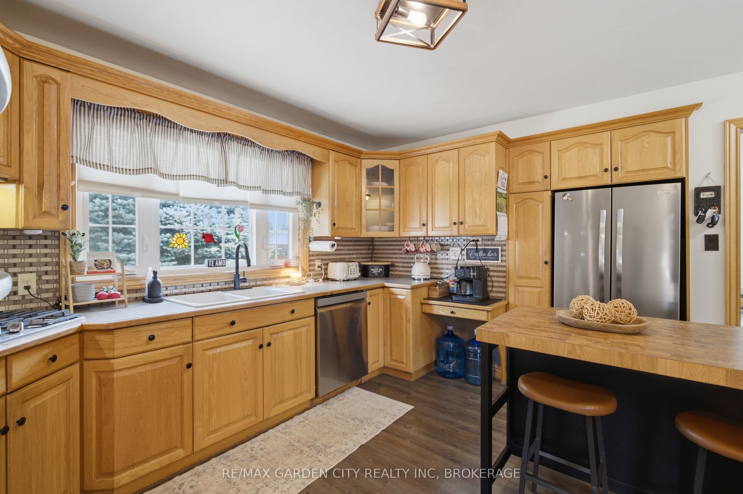 4993 Rendall Crescent Property Photo 12
