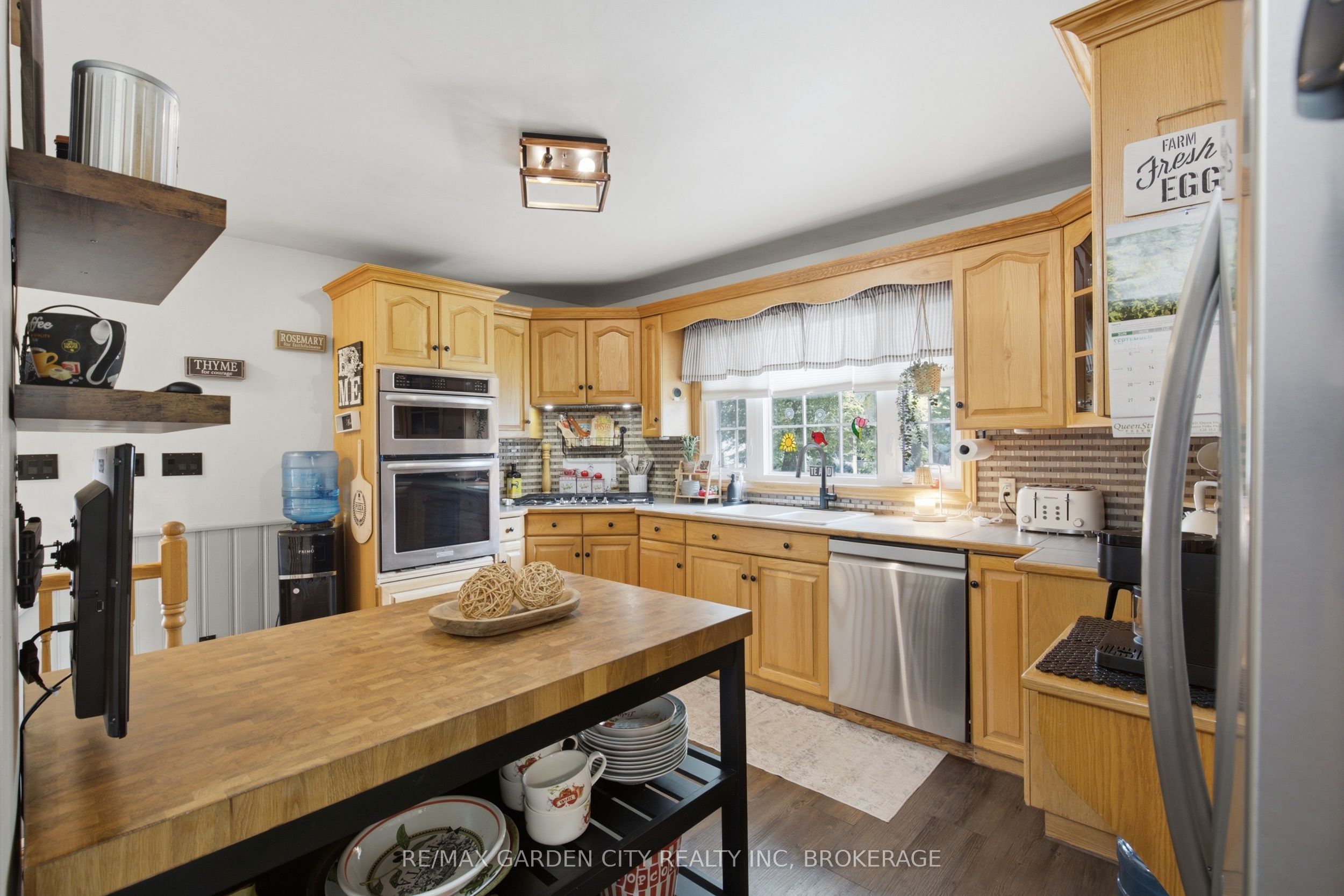4993 Rendall Crescent Property Photo 13