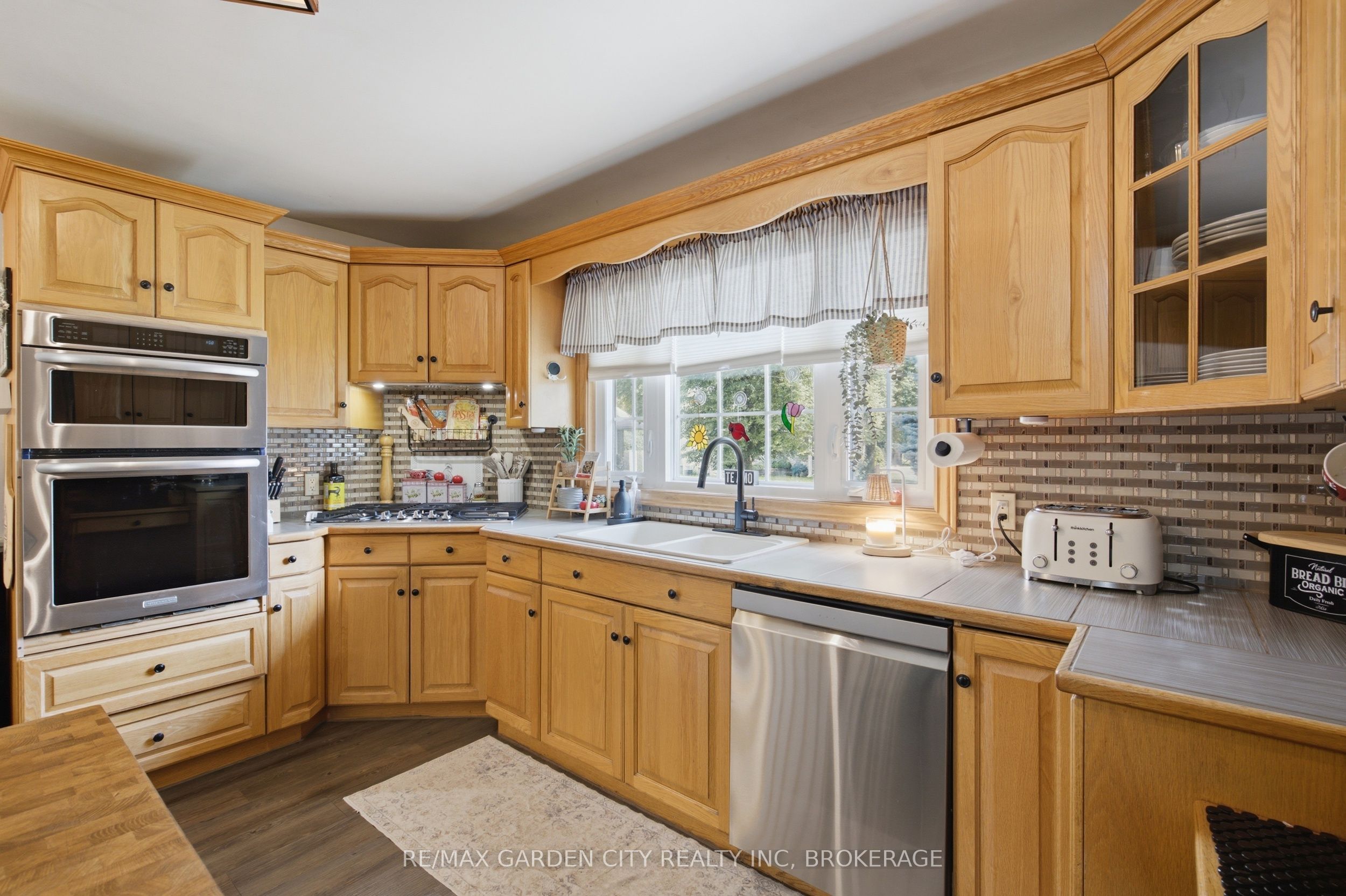 4993 Rendall Crescent Property Photo 14