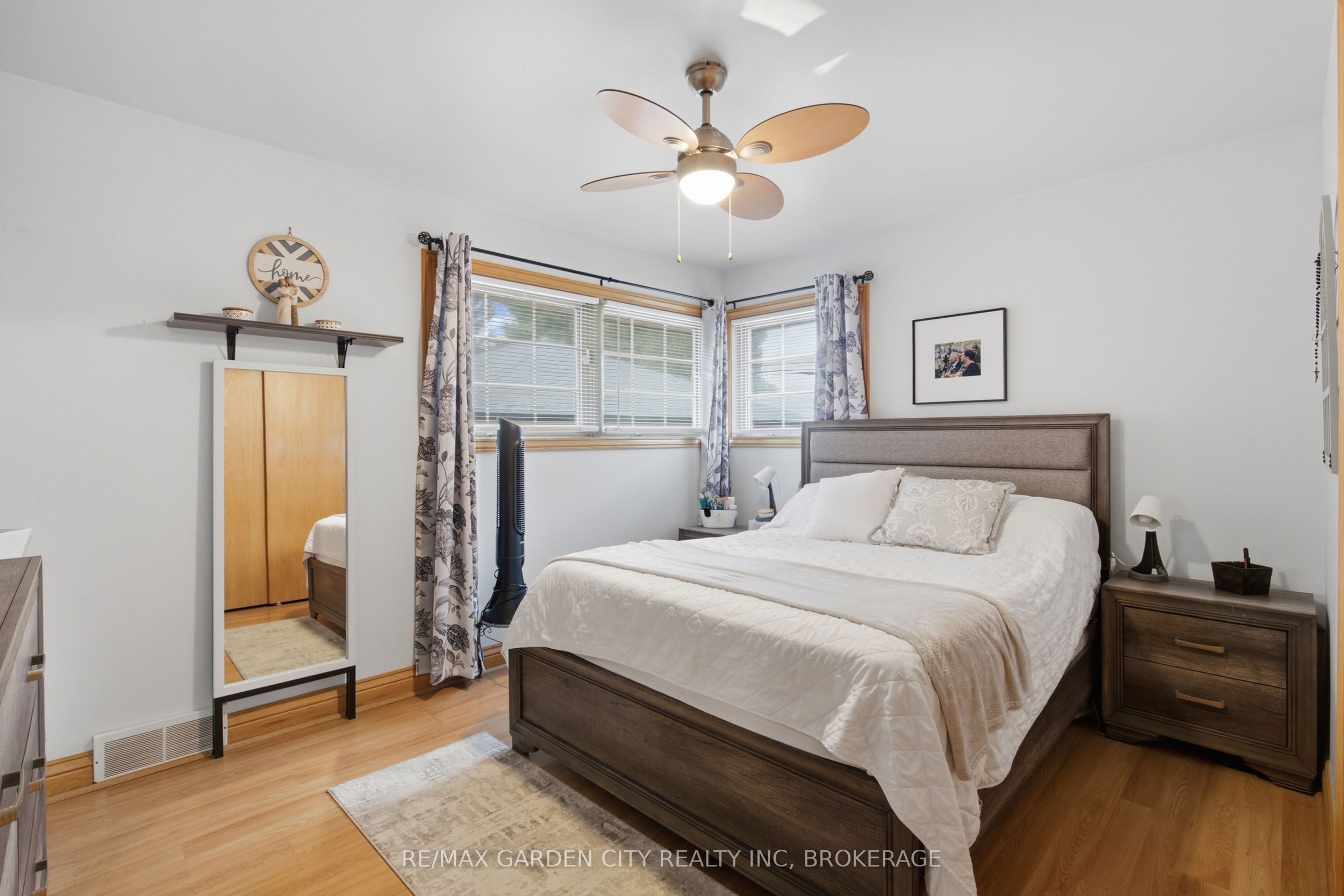 4993 Rendall Crescent Property Photo 17