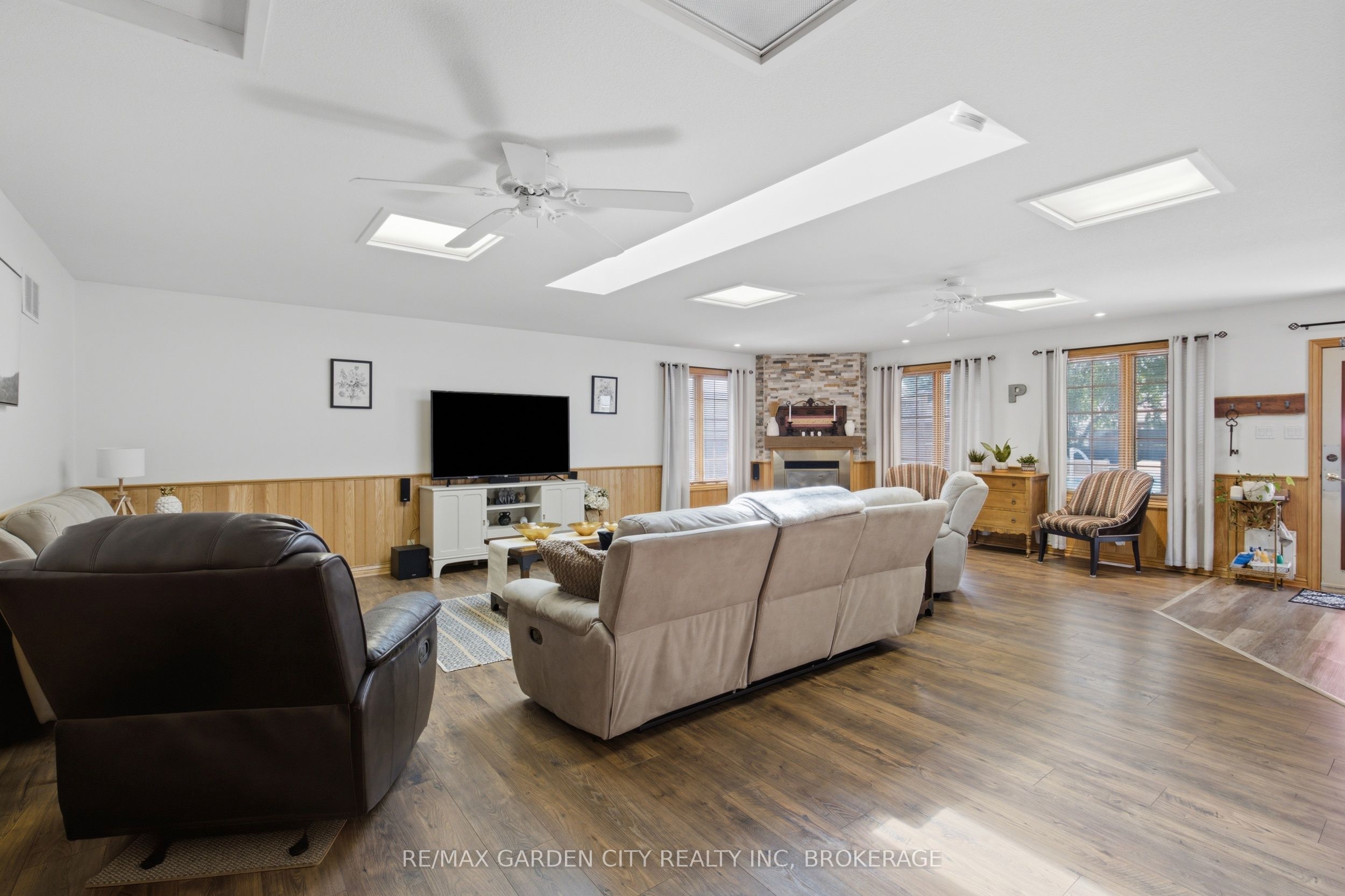4993 Rendall Crescent Property Photo 21