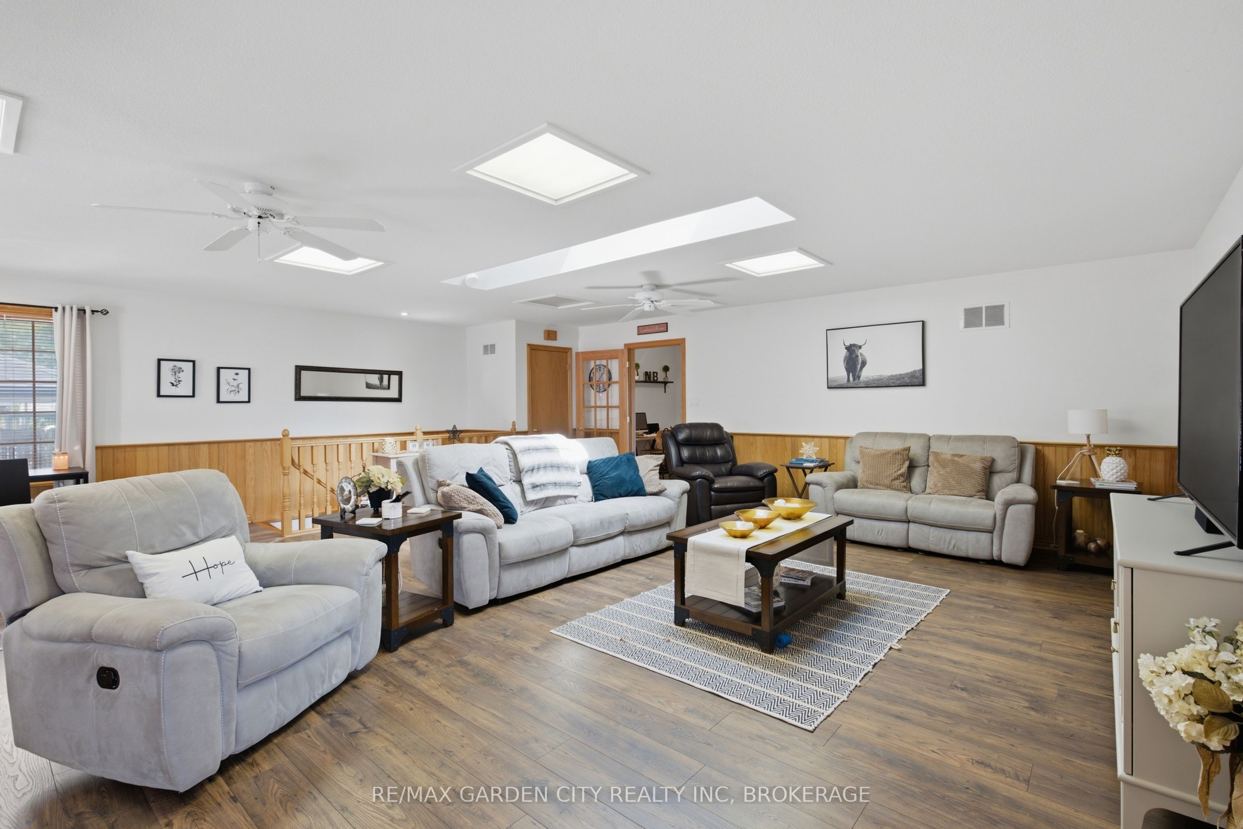 4993 Rendall Crescent Property Photo 23