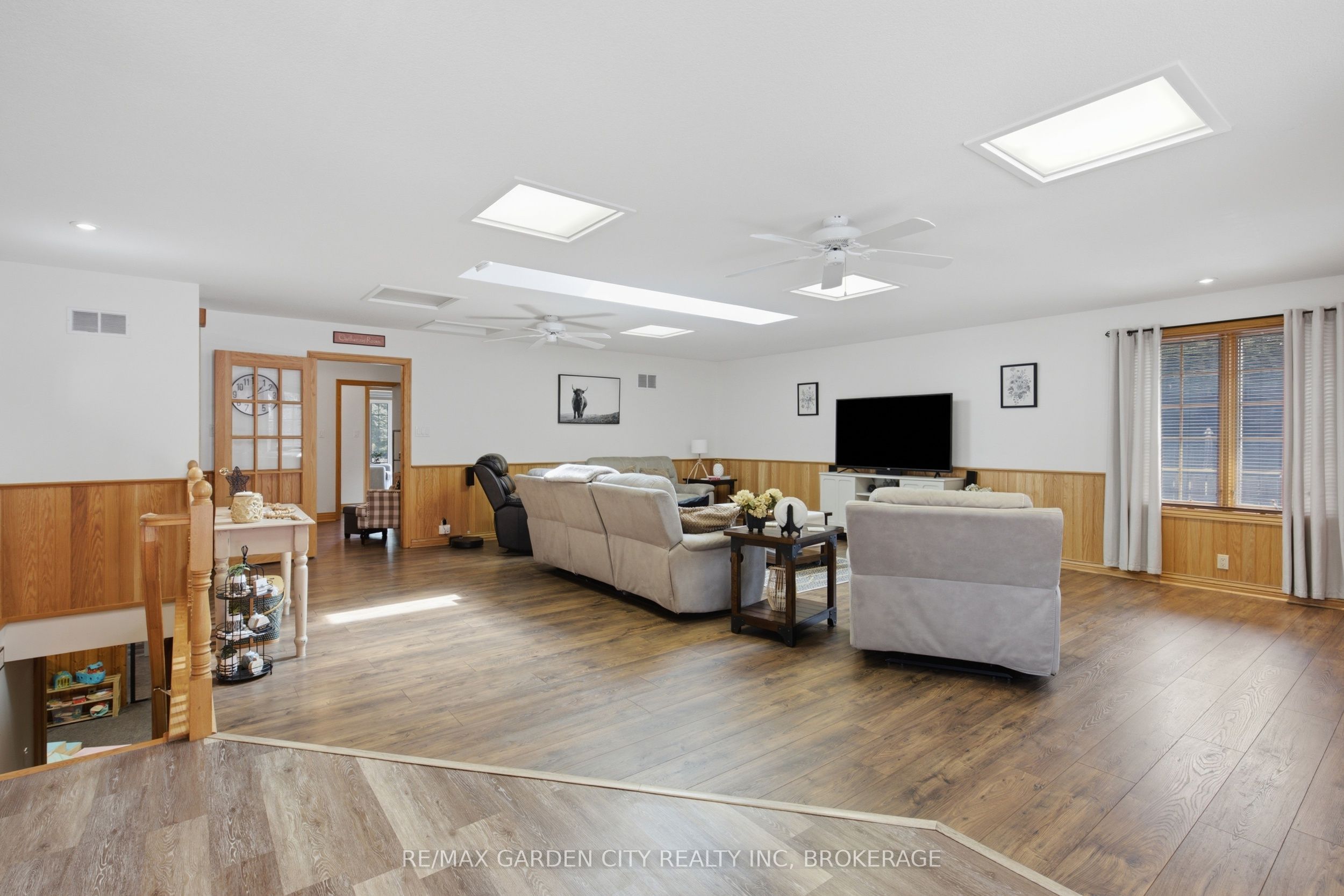 4993 Rendall Crescent Property Photo 25