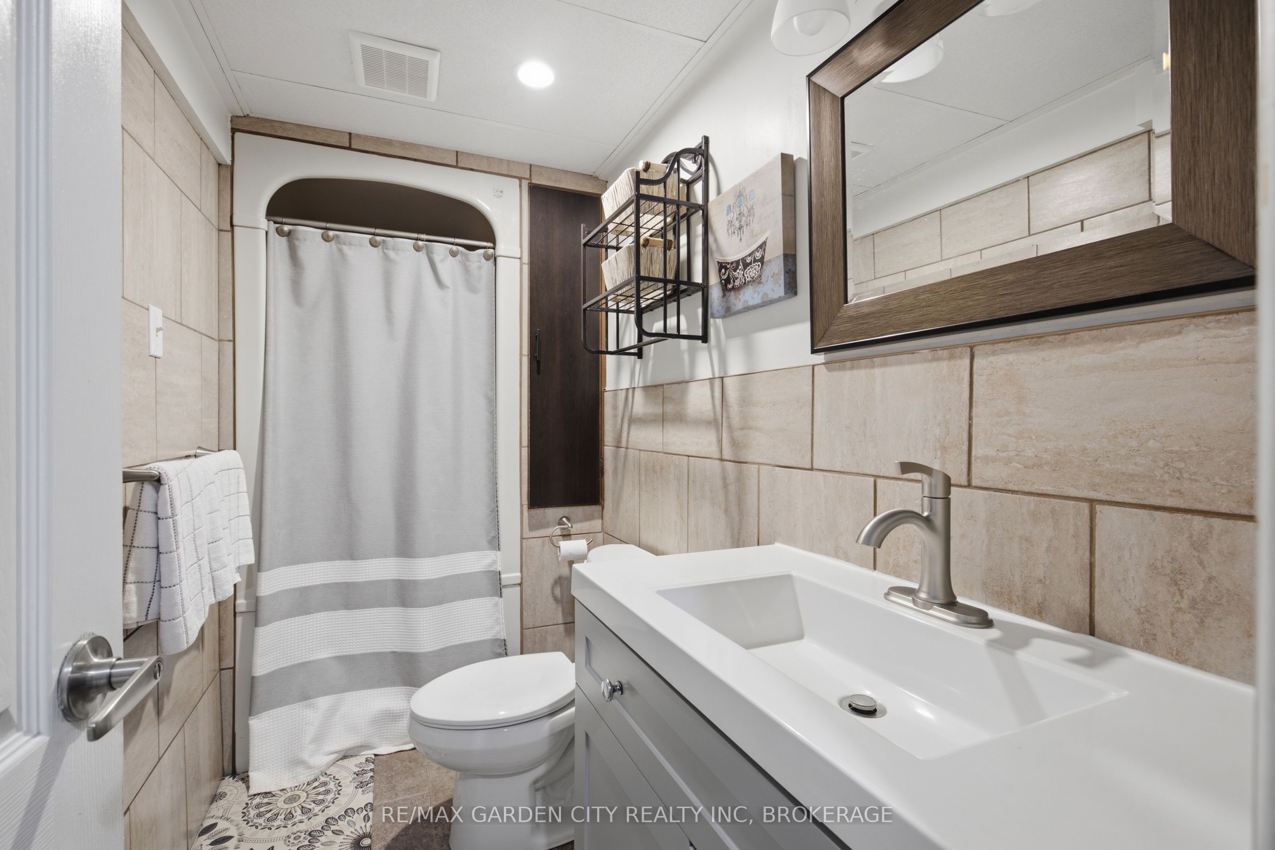 4993 Rendall Crescent Property Photo 36