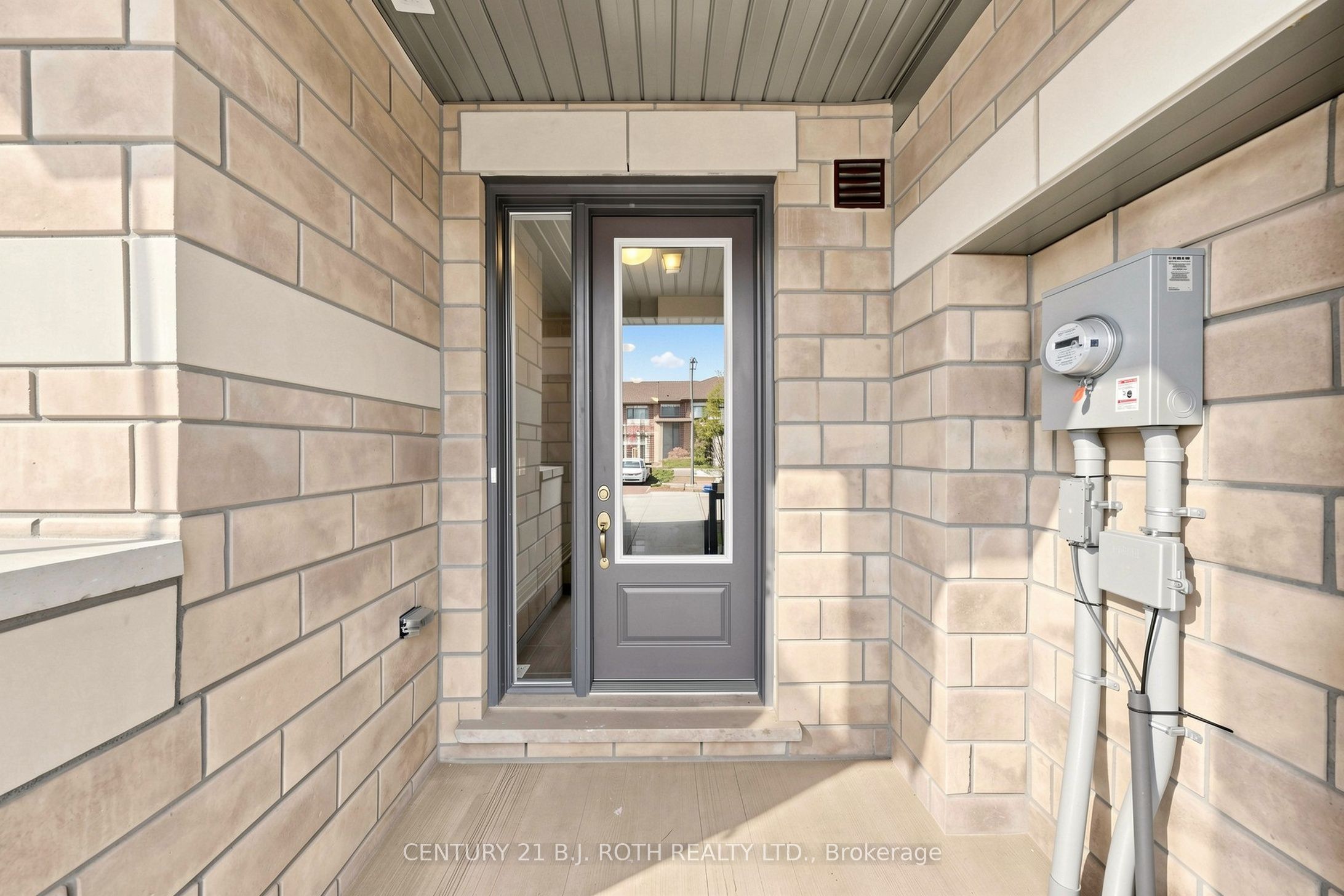 115 Corley Street E Property Photo 4