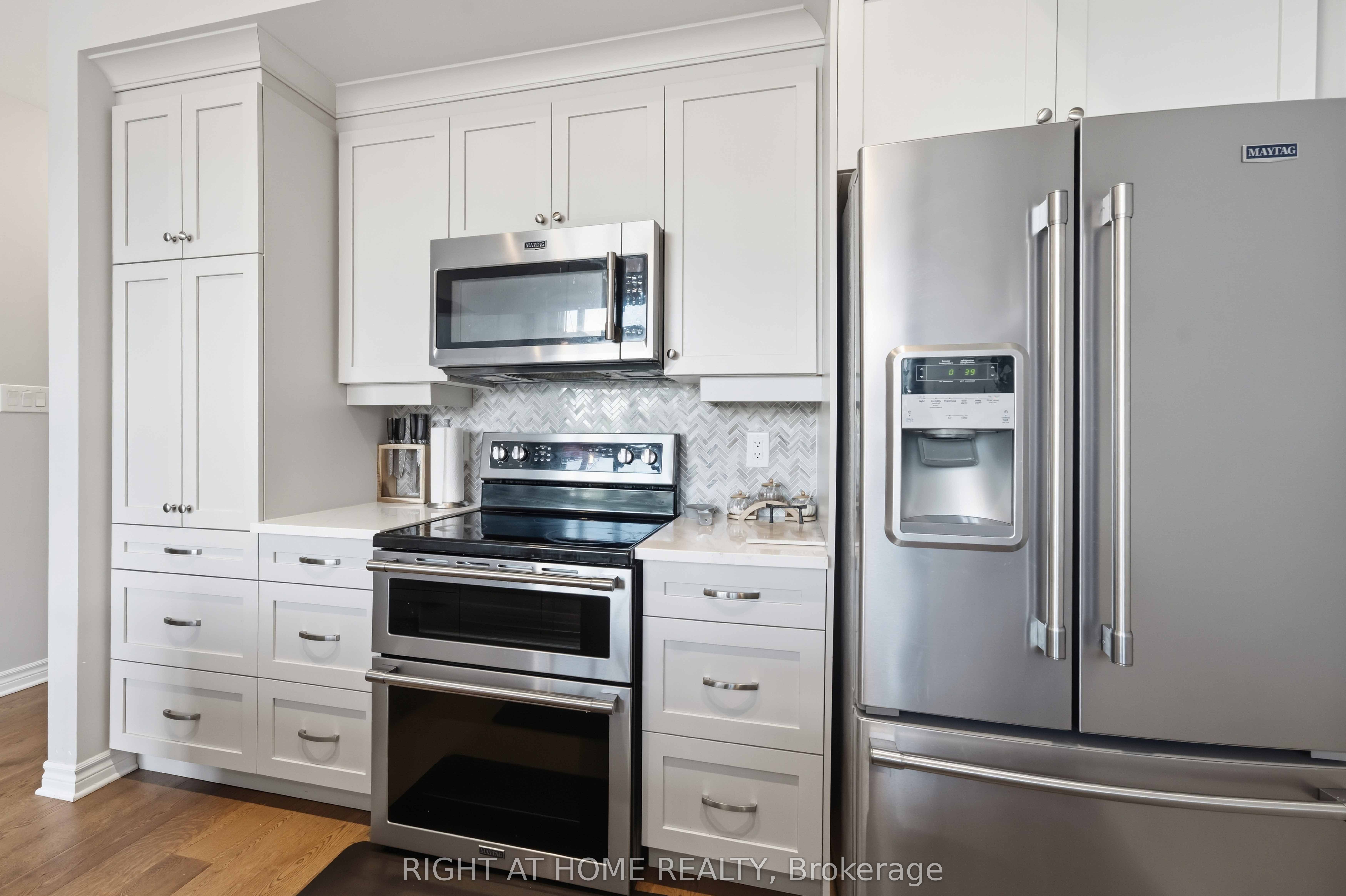 264 Pembina Private 92 Property Photo 12