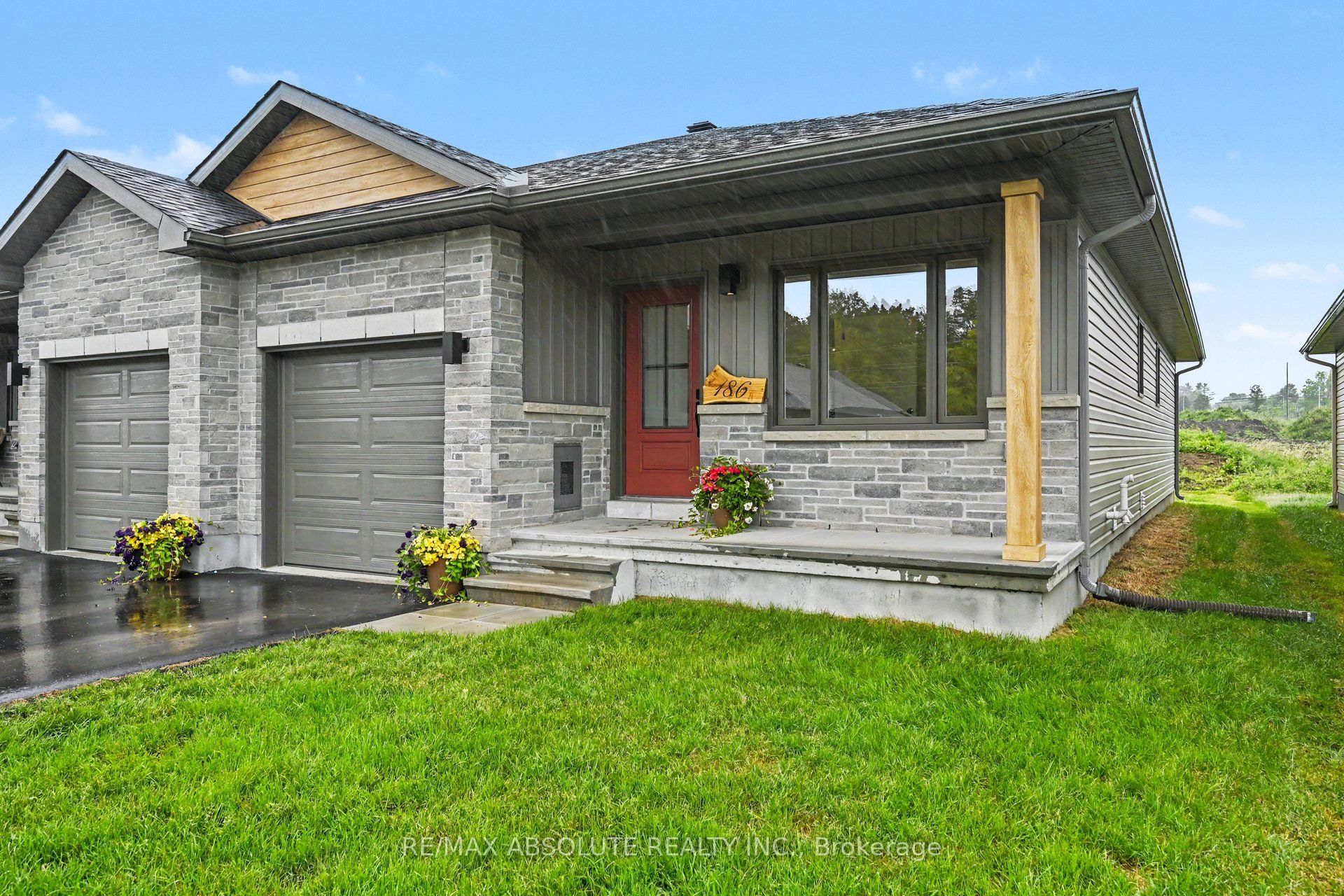 186 Seabert Drive Property Photo 2